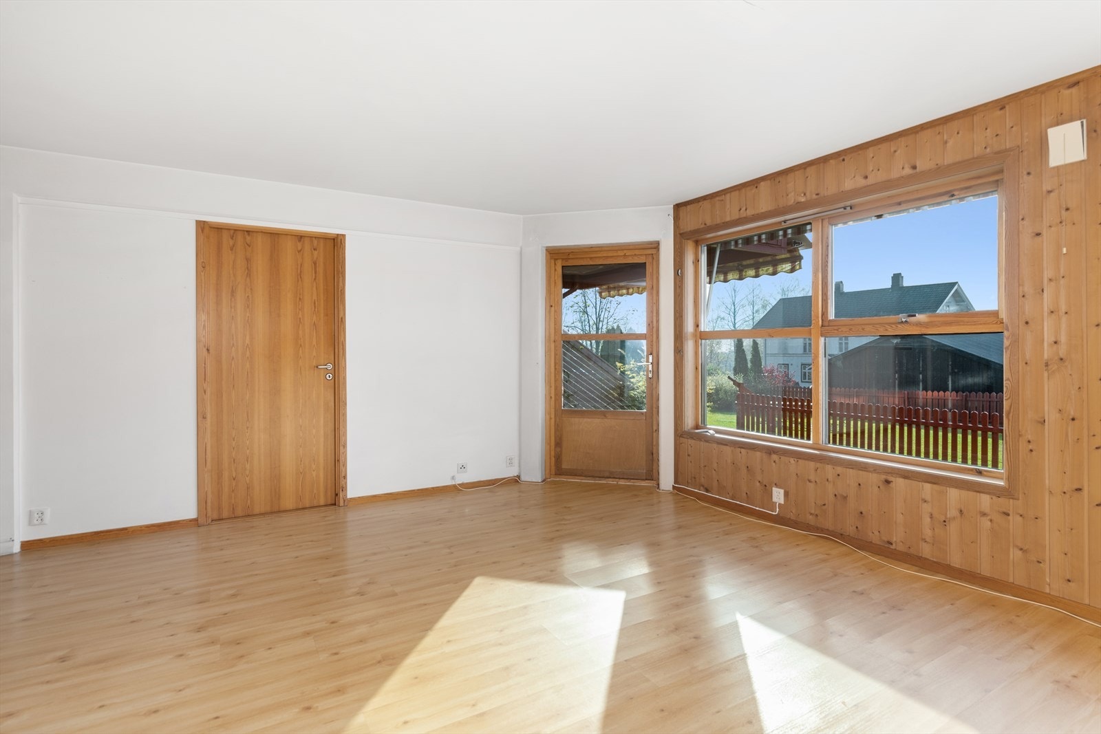 Fra stuen er det utgang til terrasse oppmålt til ca. 29 kvm. Galleribilde