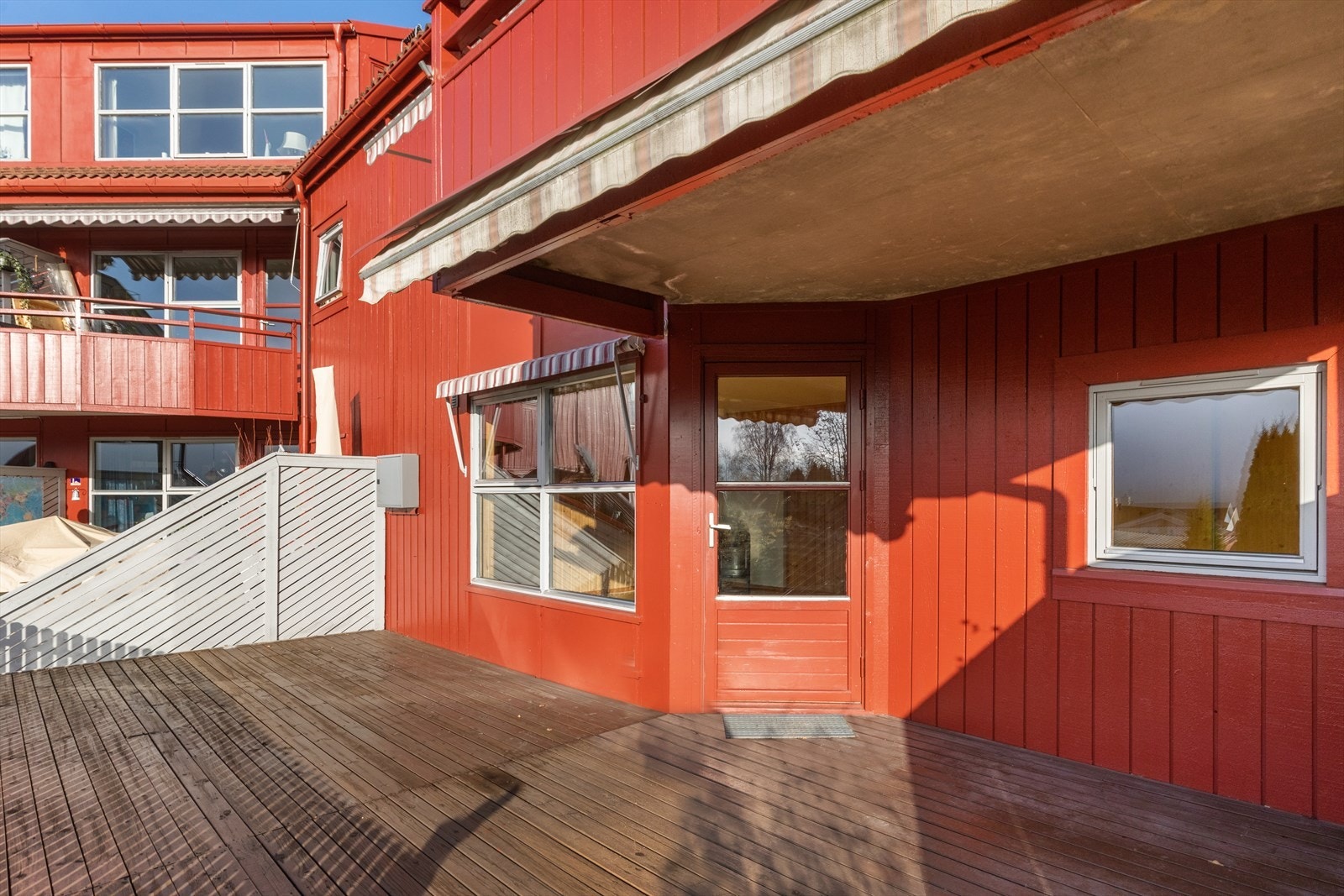 Fasaden ble beiset utvendig i 2020. Galleribilde