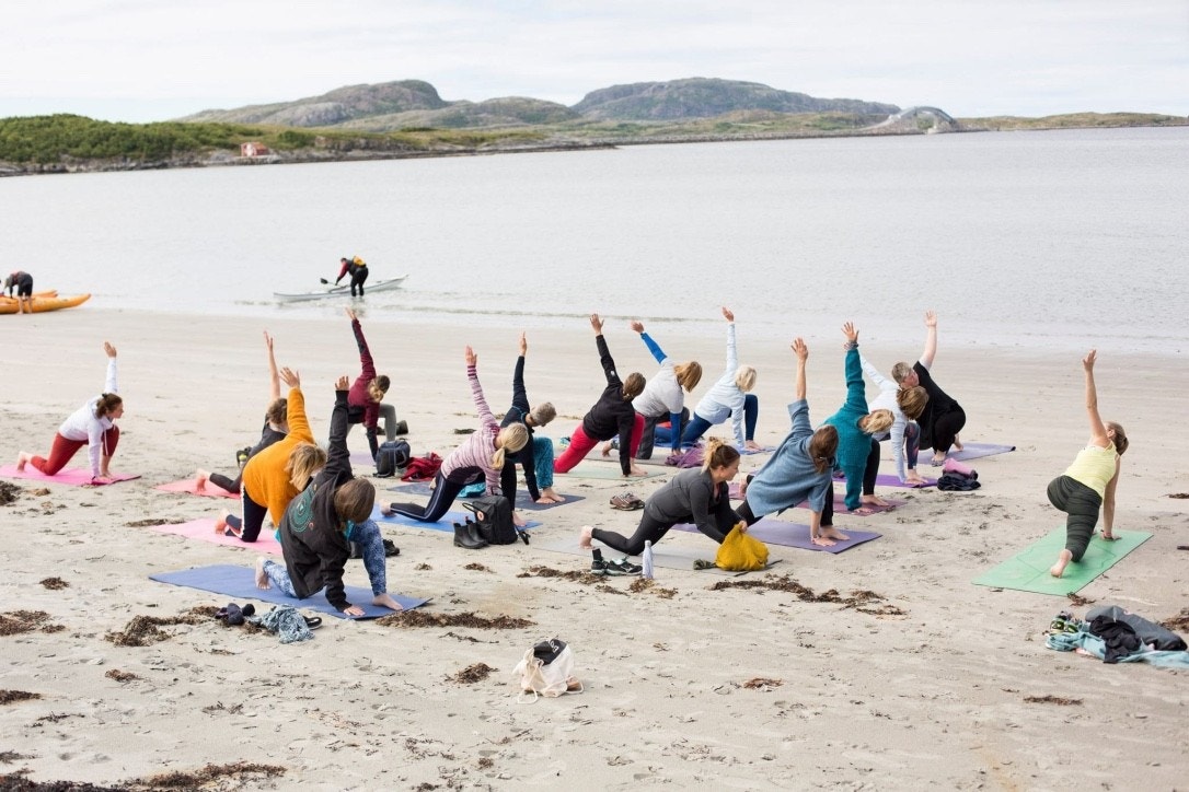 Yoga på Hosnasand. Galleribilde