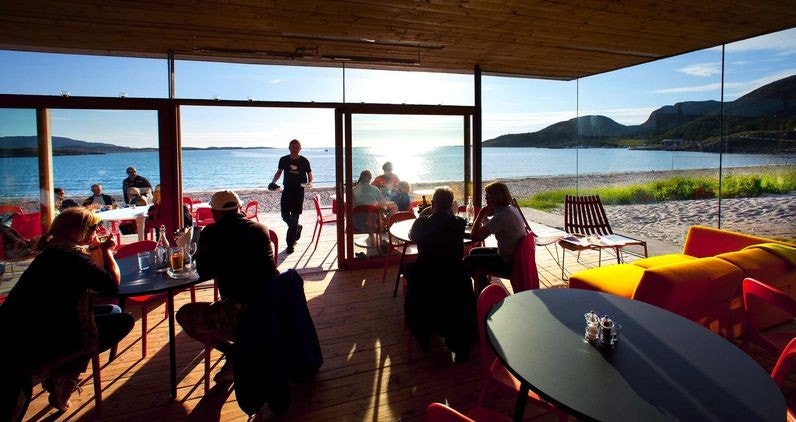 Strandbaren en sommerdag. Galleribilde
