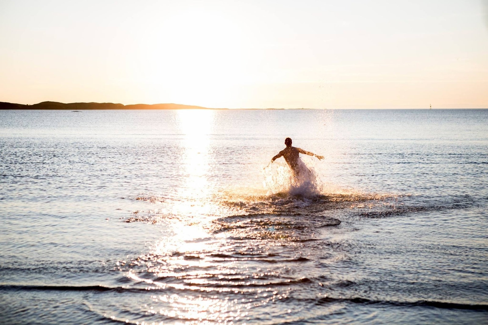 Helårsbading. Badstu og badestamper både på Stokkøya Strandhotell og Kuringen Bryggehotell. Galleribilde