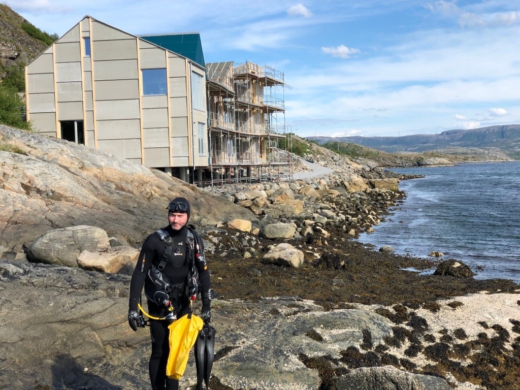 Dykket starter fra tomta. Galleribilde