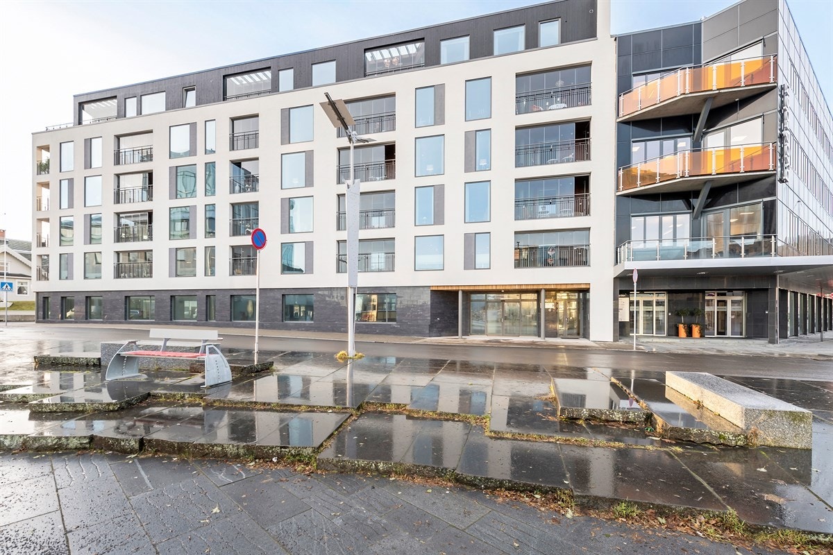 Inngangsparti rett ovenfor torget Galleribilde