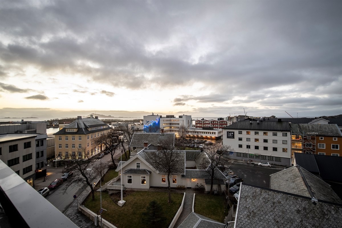 På finværsdager kan man se helt til Landego Galleribilde