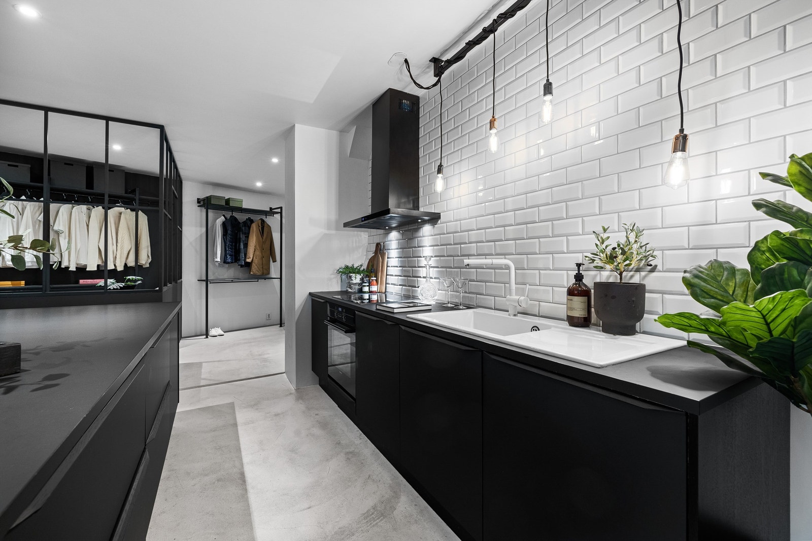 Det er godt med skap- og benkeplass Galleribilde