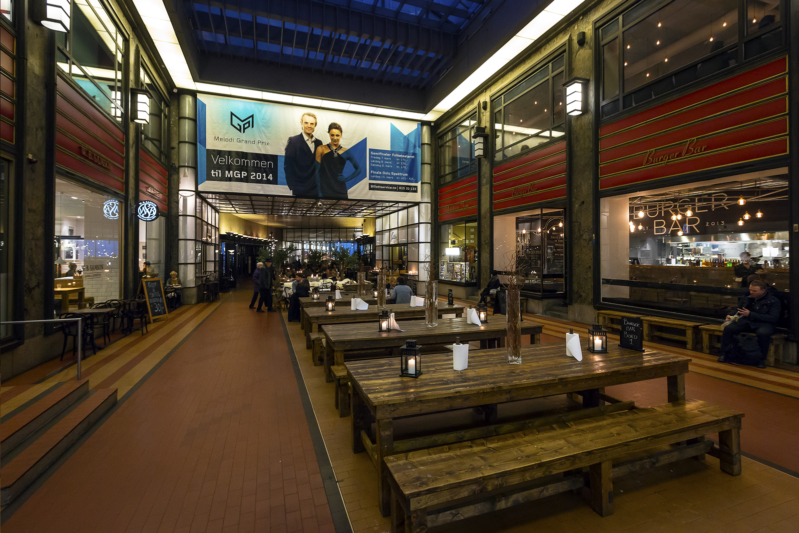 Folketeaterpassasjen byr på en reise mellom alt fra en god kopp kaffe til en femretters gourmetmiddag Galleribilde