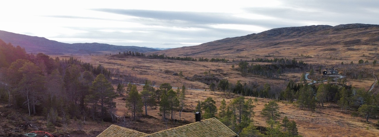 Tomtene i området er sjøleiertomter på inntil 1500 kvm. og ligger på høyder fra 275 moh. til 561 moh. Galleribilde