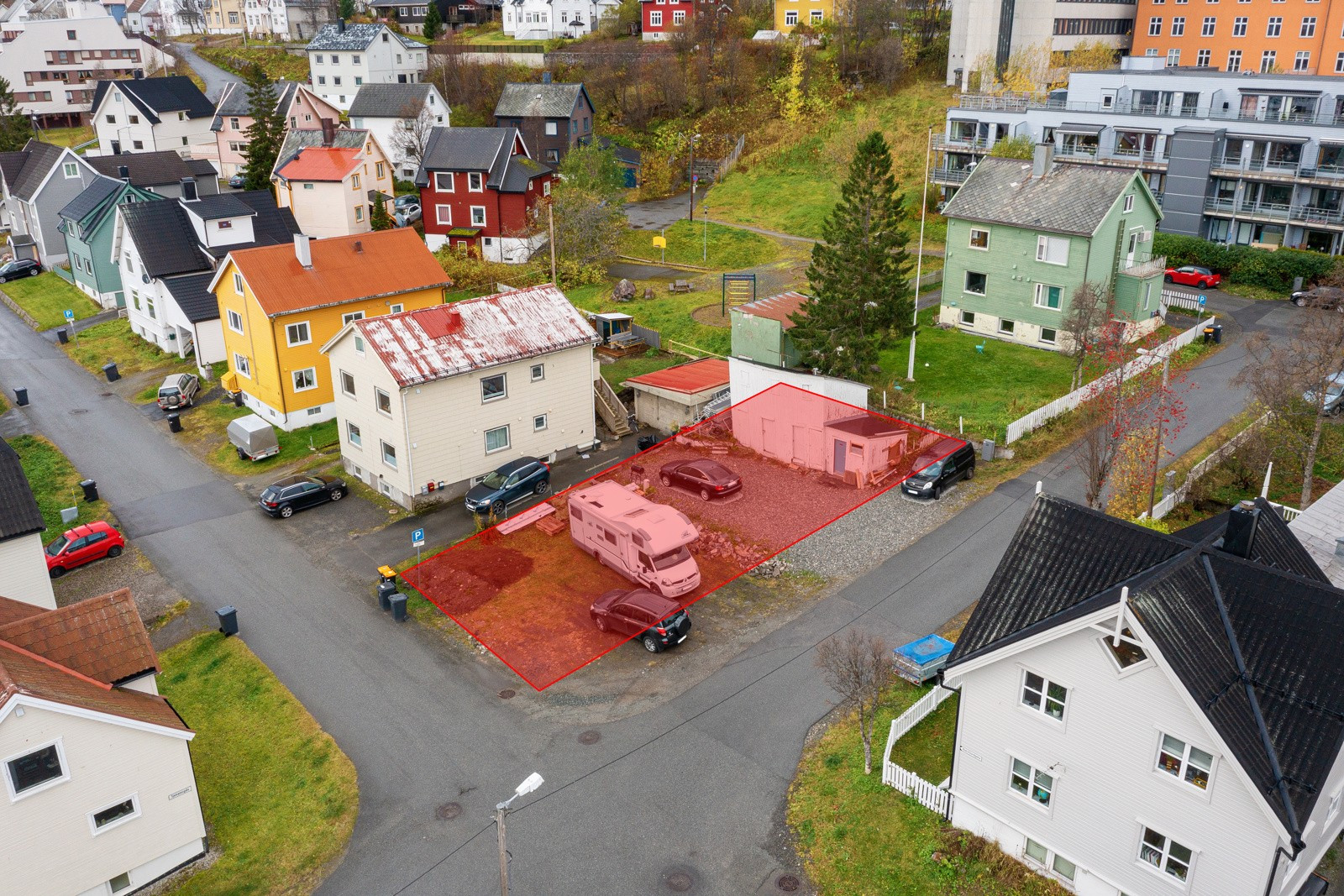 Hjørne- og endetomt på 242 kvm