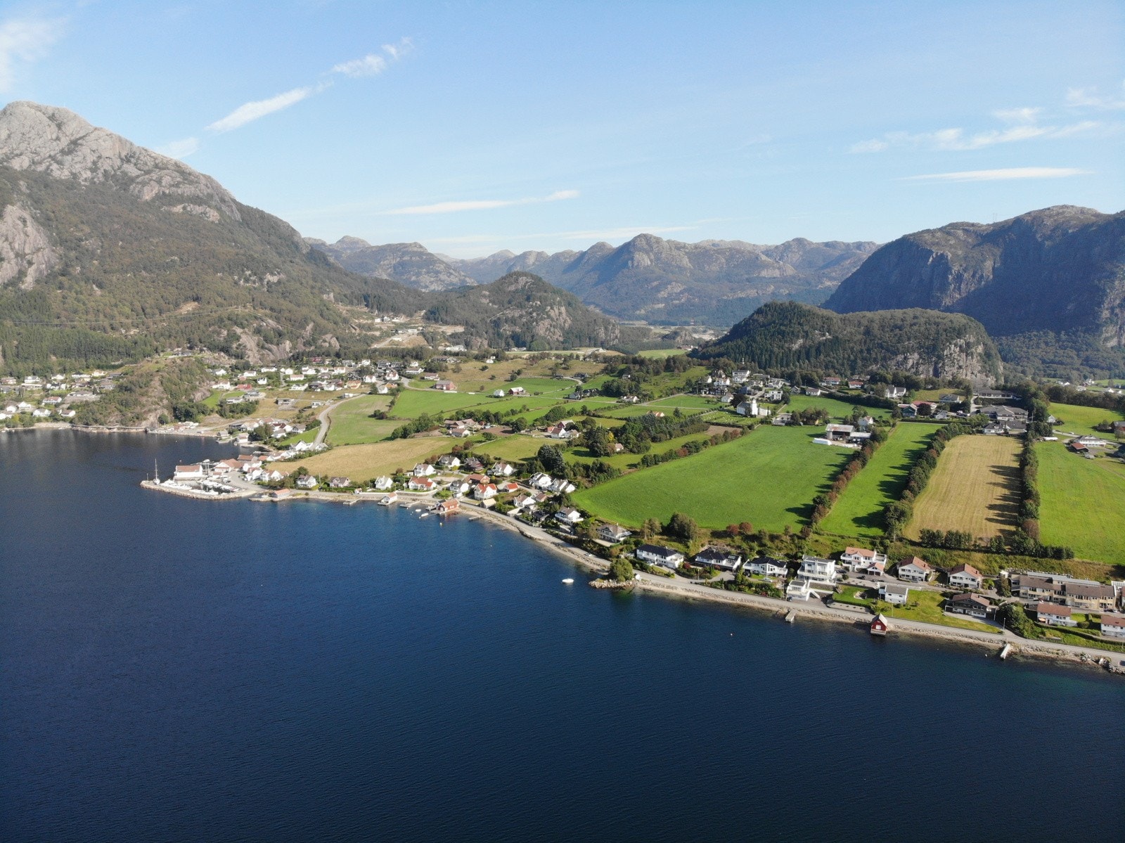 Dronebilde over Forsand. Galleribilde