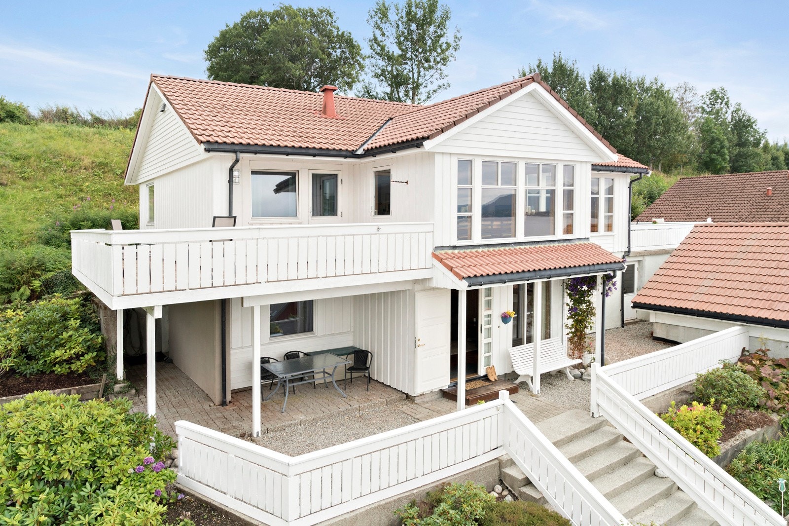 Her har du en stor og flott familiebolig kun et steinkast unna populære Lysefjorden. Galleribilde