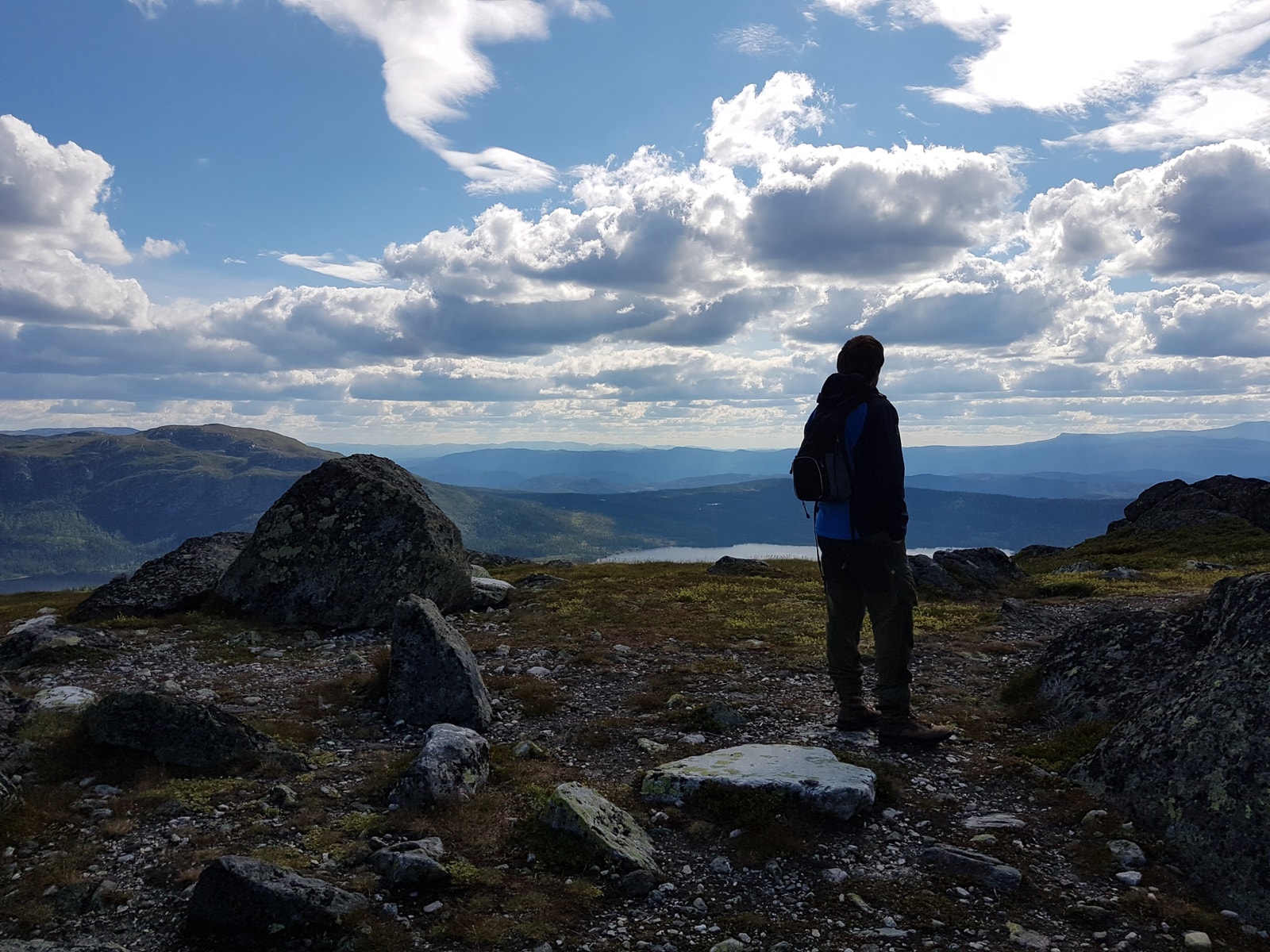 Nærmeste topptur i hyttegrenda er Senhovd 1143 moh. Fra toppen ser du "halve" Norge! Galleribilde