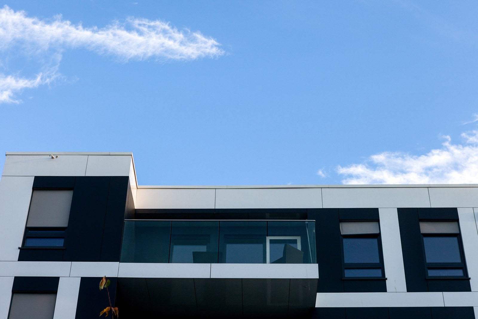 Rambergveien 18 er en luftig og fin 3-roms selveierleilighet i femte etasje, som også er toppetasjen. Galleribilde