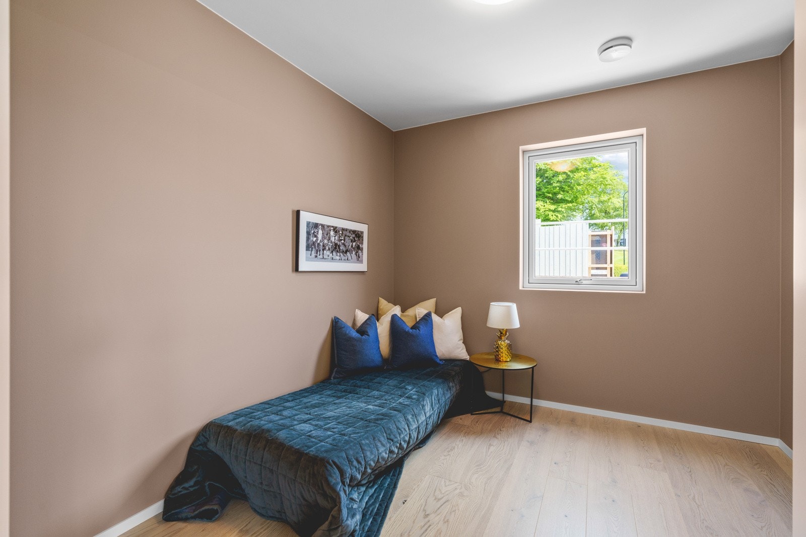 Alle fire soverommene er av god størrelse og malt i varme nyanser. Galleribilde