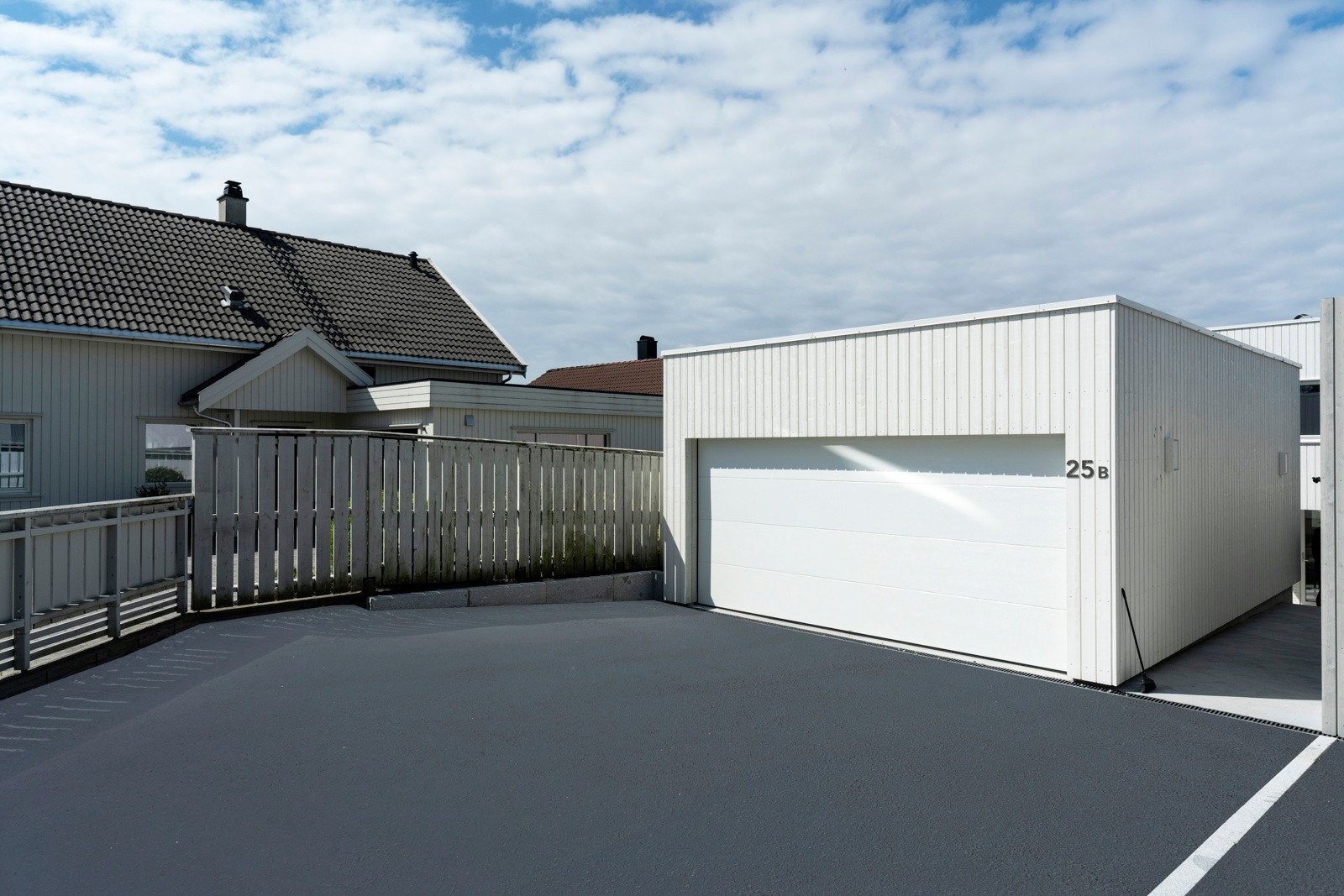 Eiendommen ligger i et sentrumsnært og barnevennlig område. Galleribilde