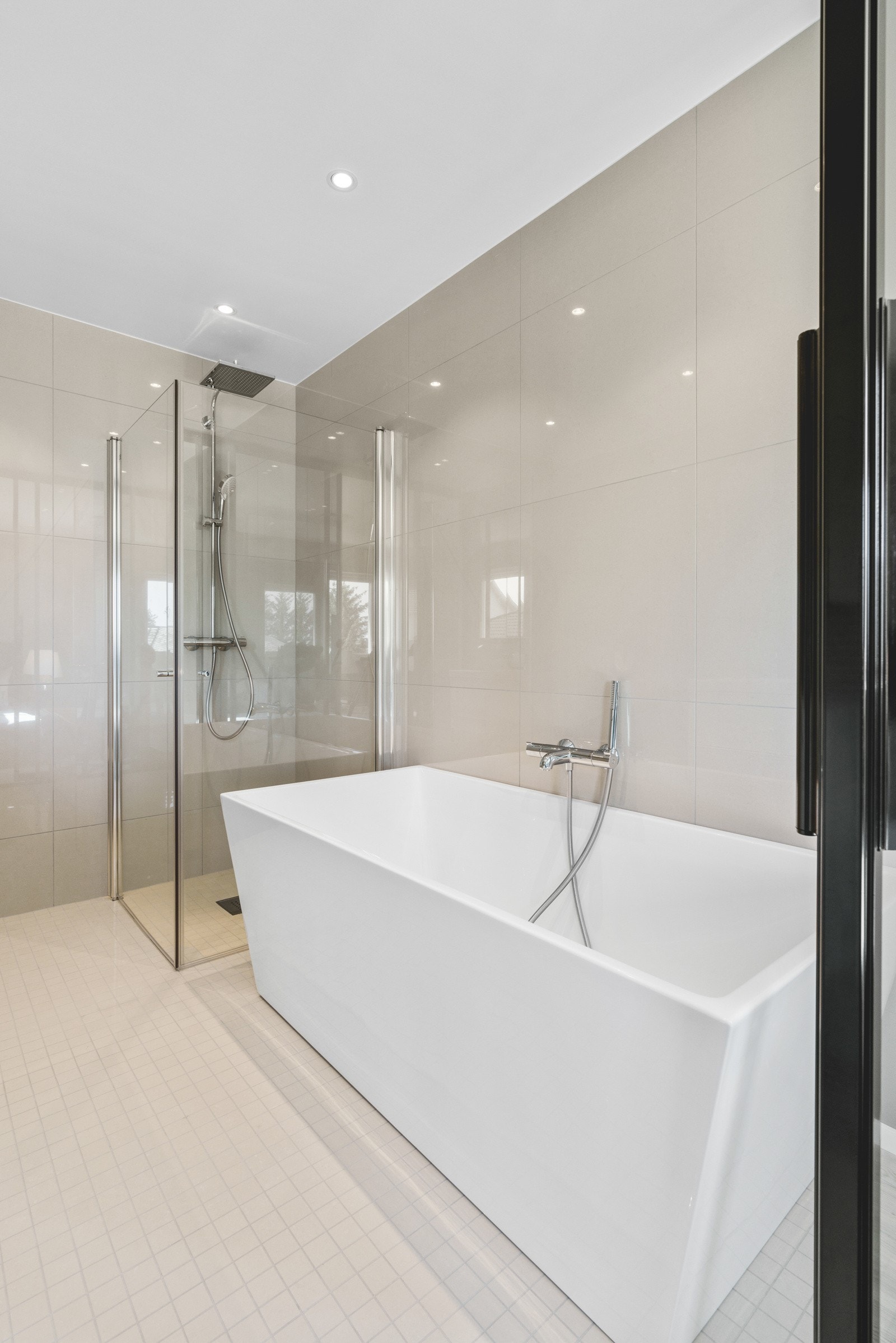 Boligen har to bad i andre etasje, et vaskerom og et separat wc. Galleribilde