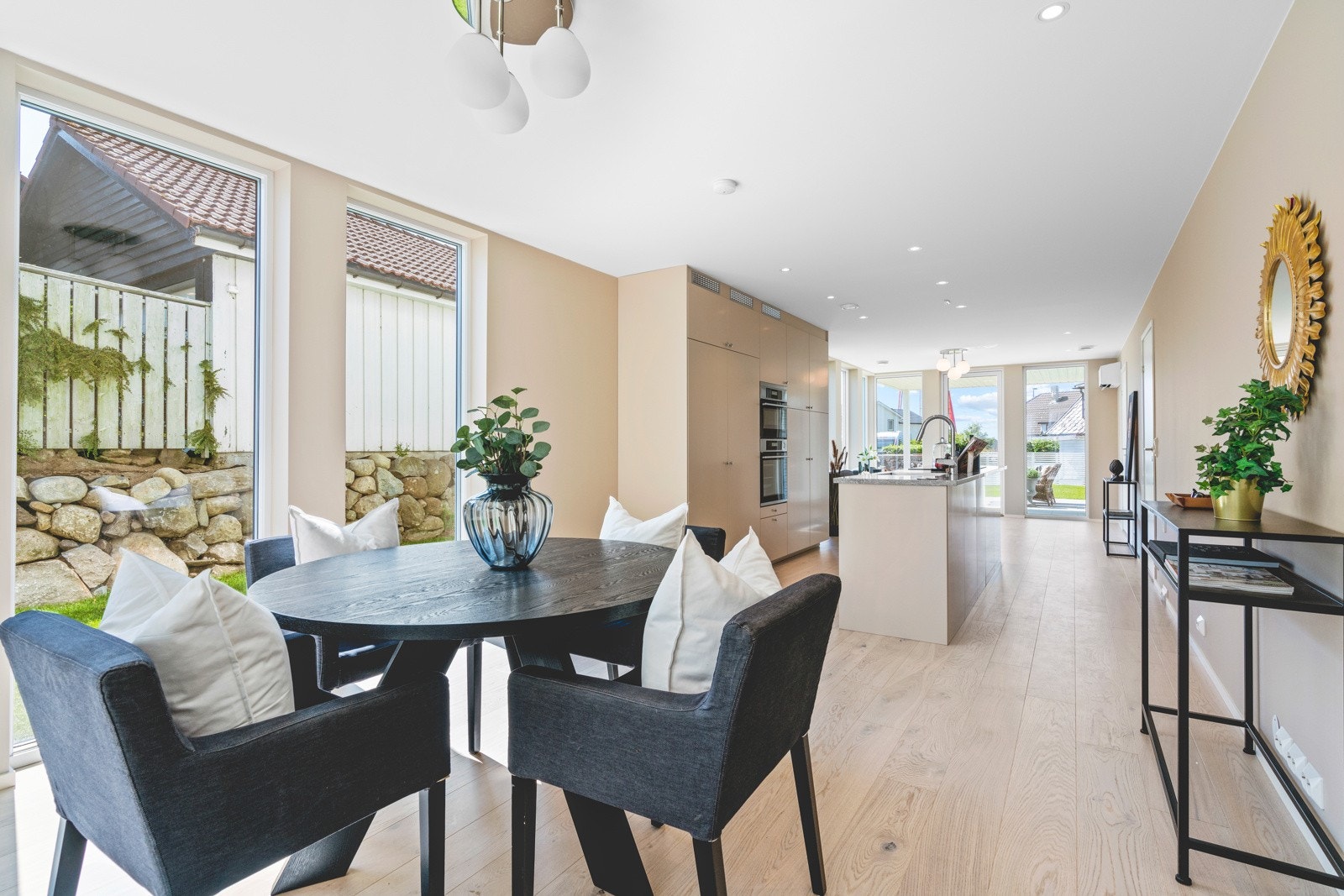 Den langstrakte stuen er svært familievennlig. Galleribilde