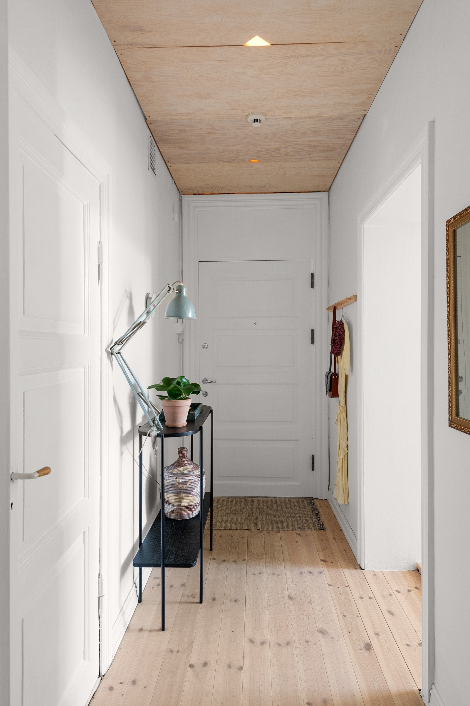 I entréen har du plass til oppheng, skoskap eller kommode, alt etter eget ønske og behov. Galleribilde