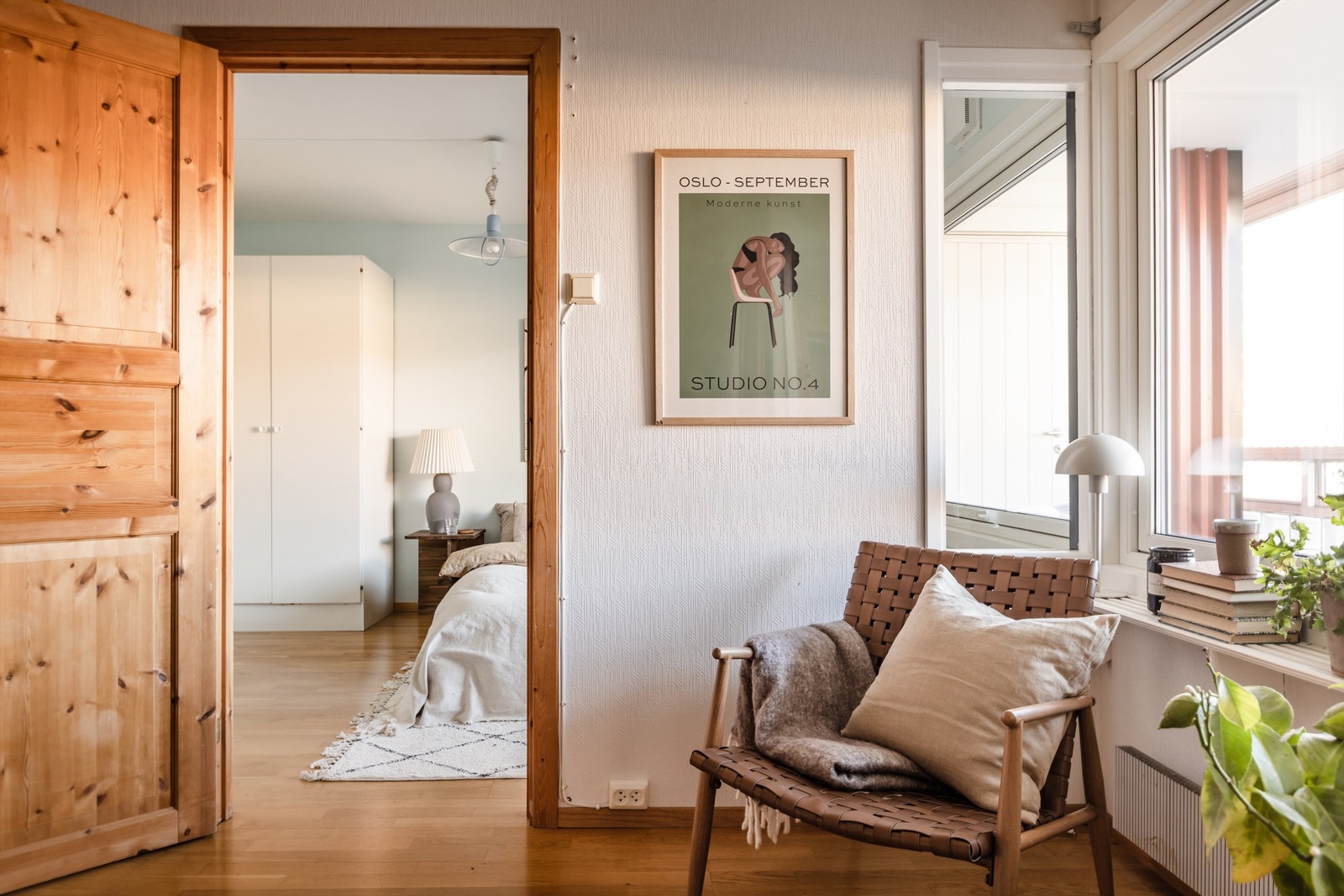 Fra stuen har man adkomst til soverommet. Galleribilde