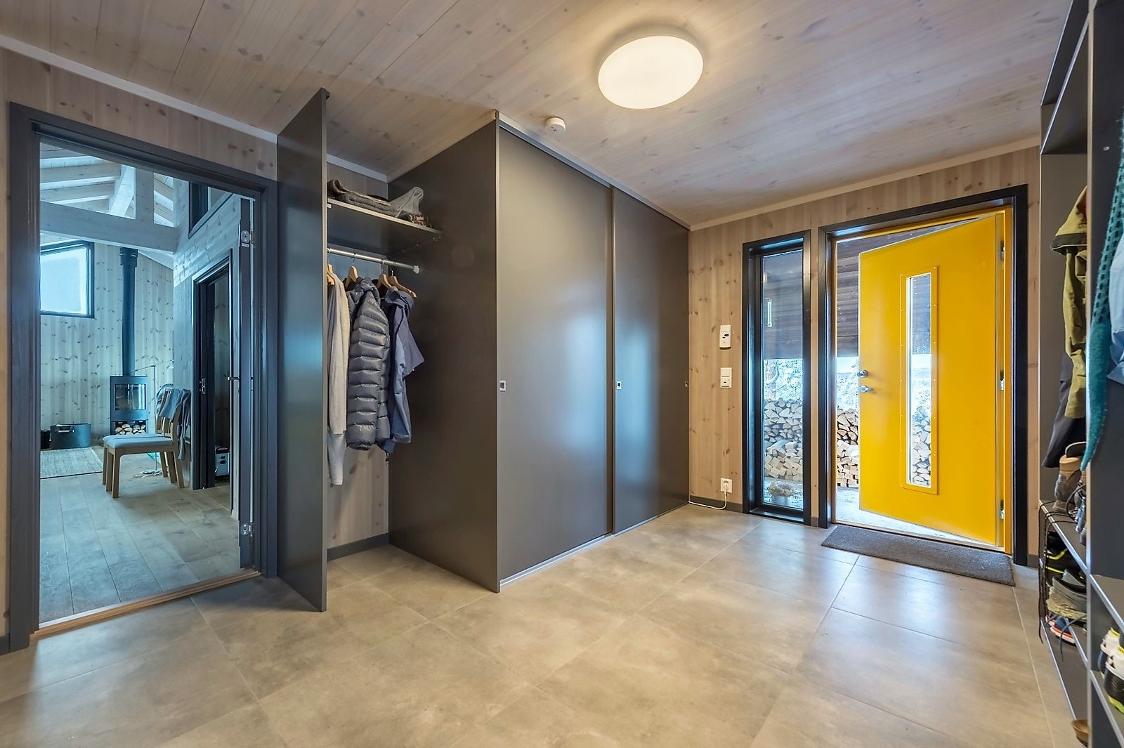 Bildene av Trolløtta er fra et tidligere oppført Sande-prosjekt. Galleribilde