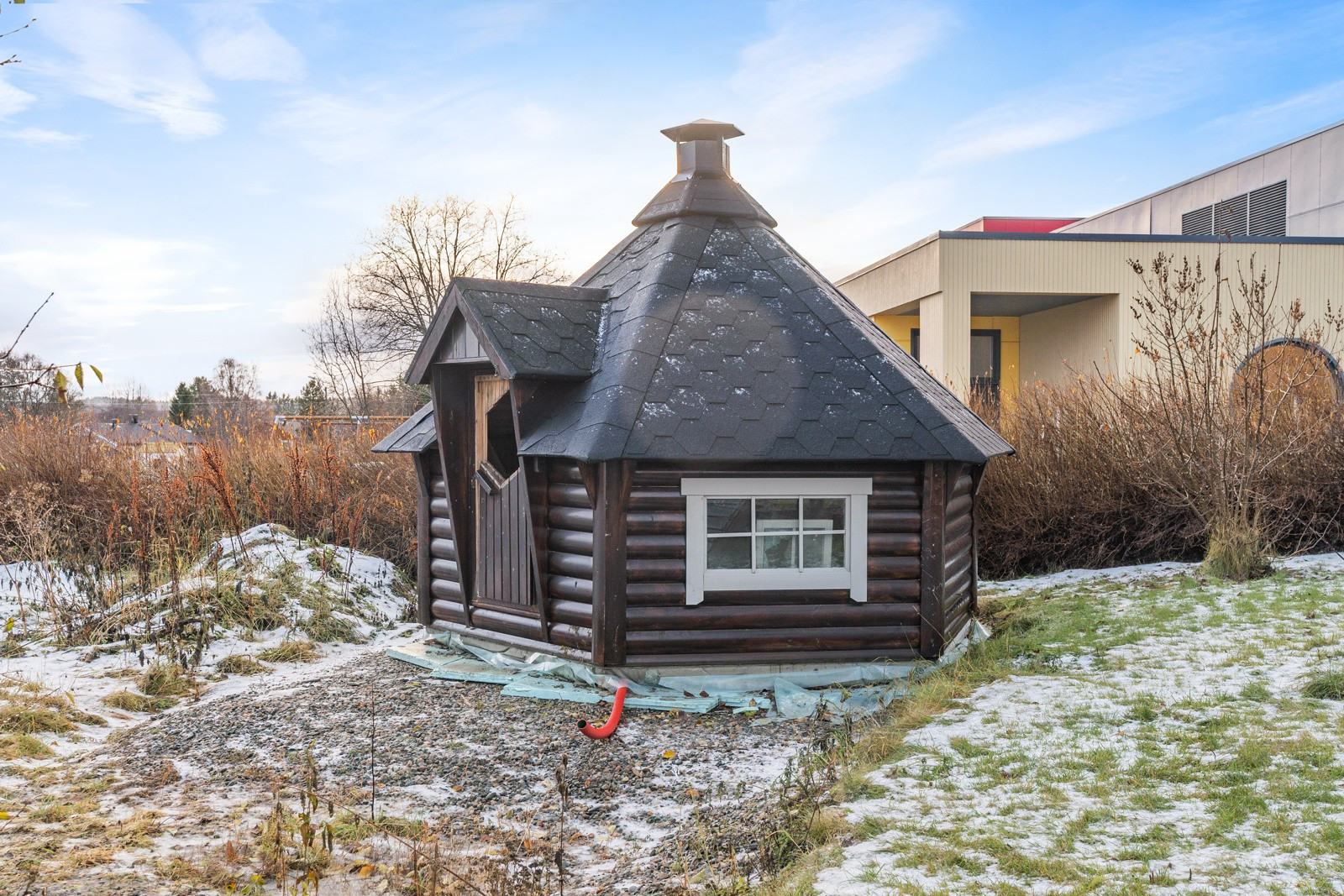 Sekskantet grillhytte (renoveringsobjekt)