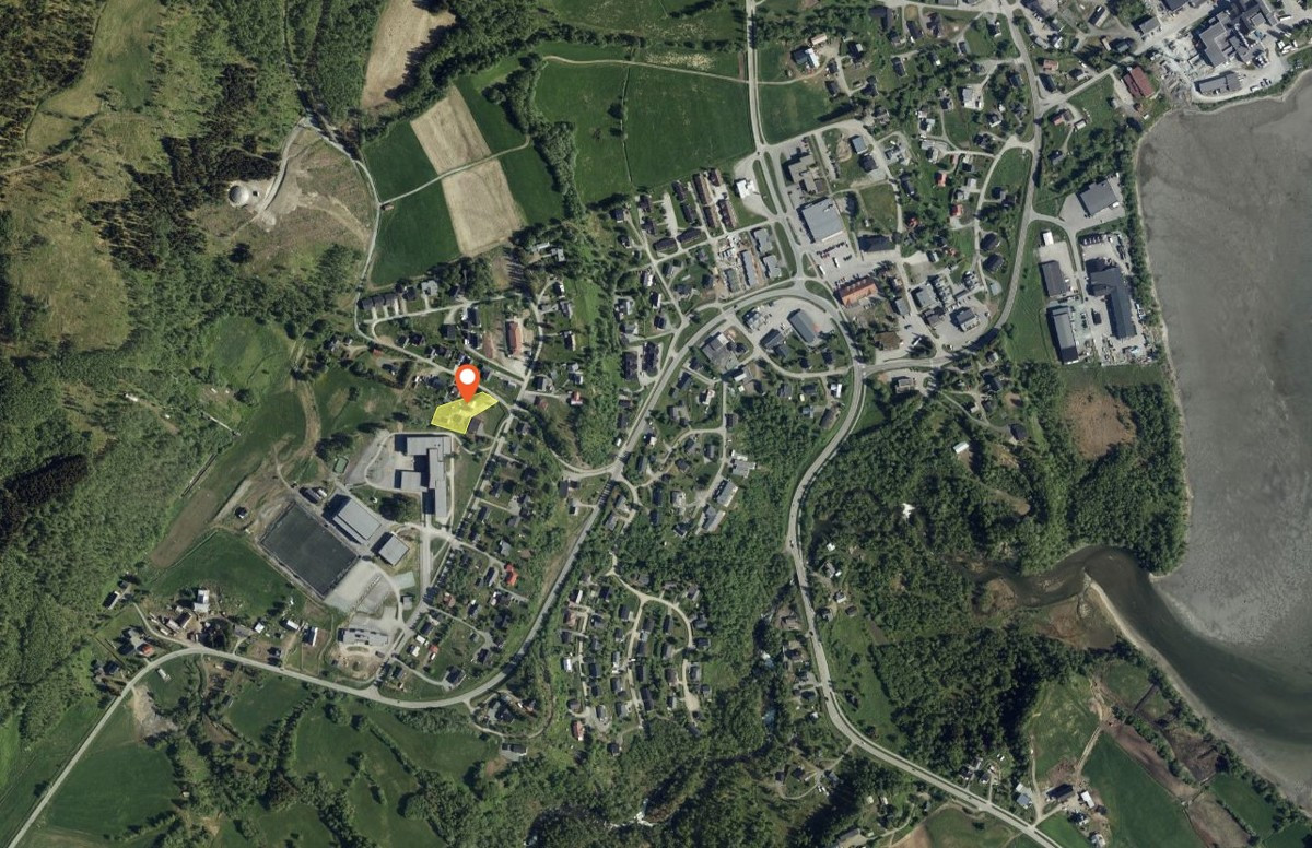 Meget sentralt plassert i det attraktive boligområdet Moan! Bare noen steinkast fra sentrum, skole, barnehager, svømmehall, idrettshall, lysløype, mv.