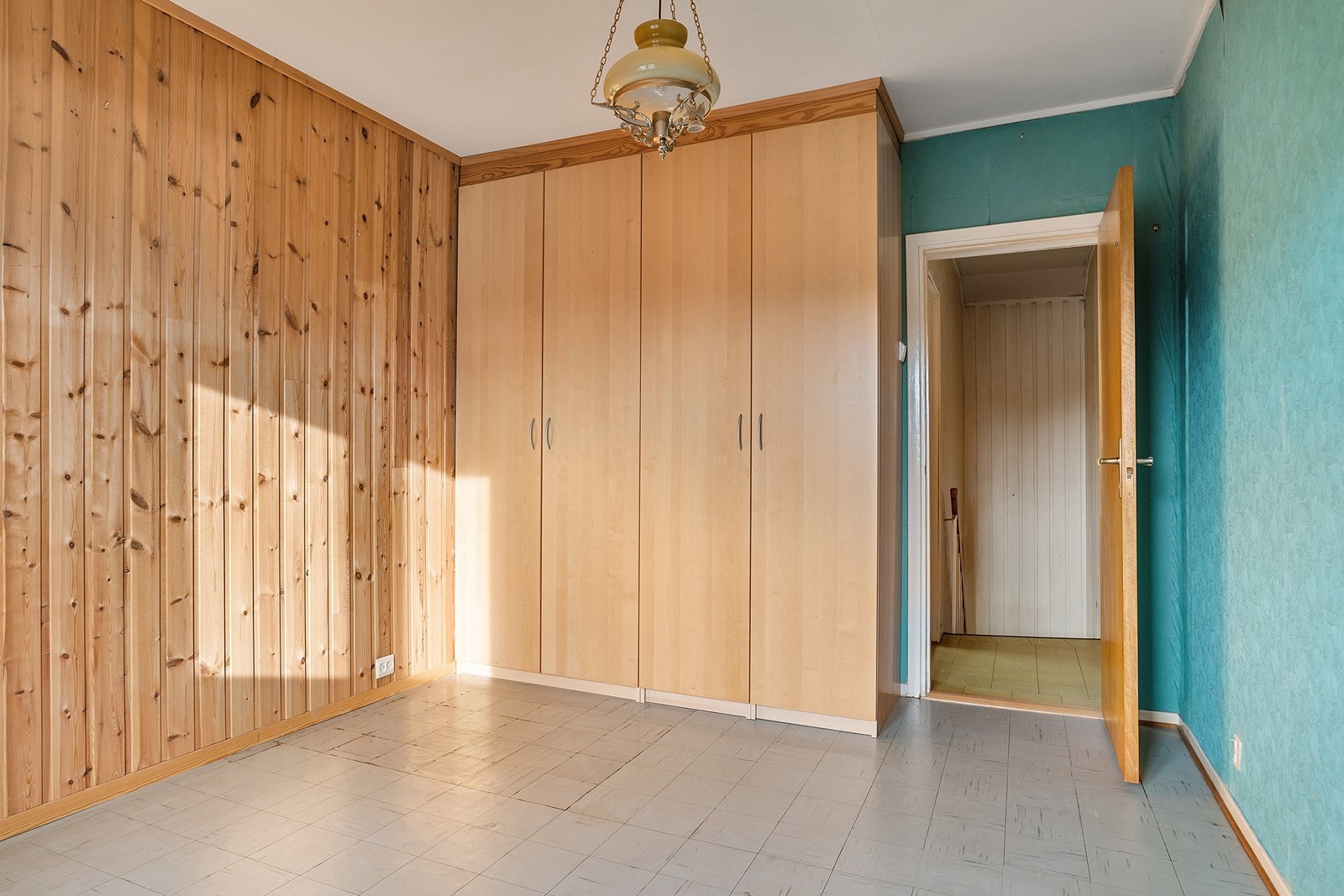 Plass til dobbeltseng og garderobeskap. Galleribilde