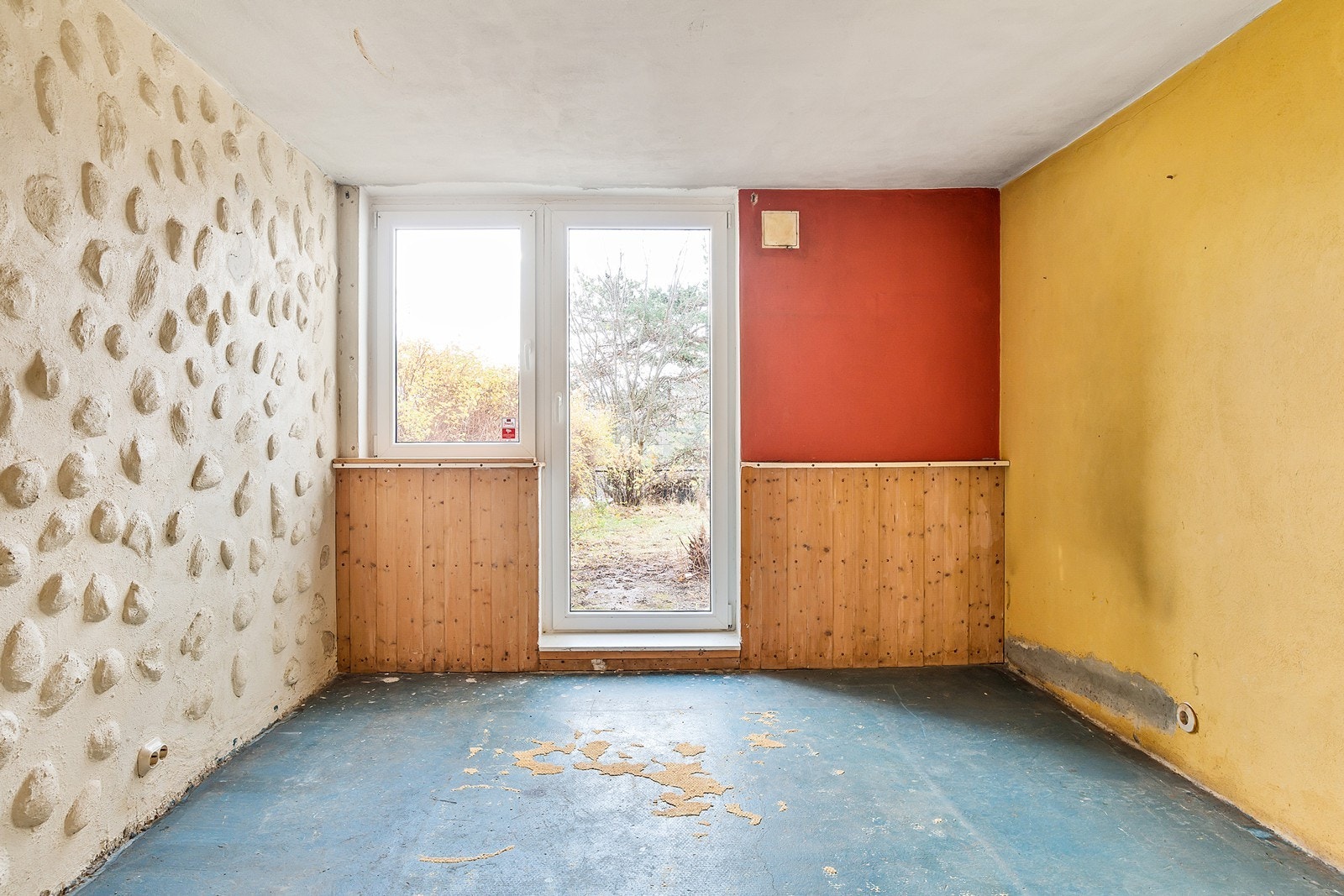 Et perfekt rom hvor man kan lage hyggelig tv-stue. Utgang til hagen. Galleribilde