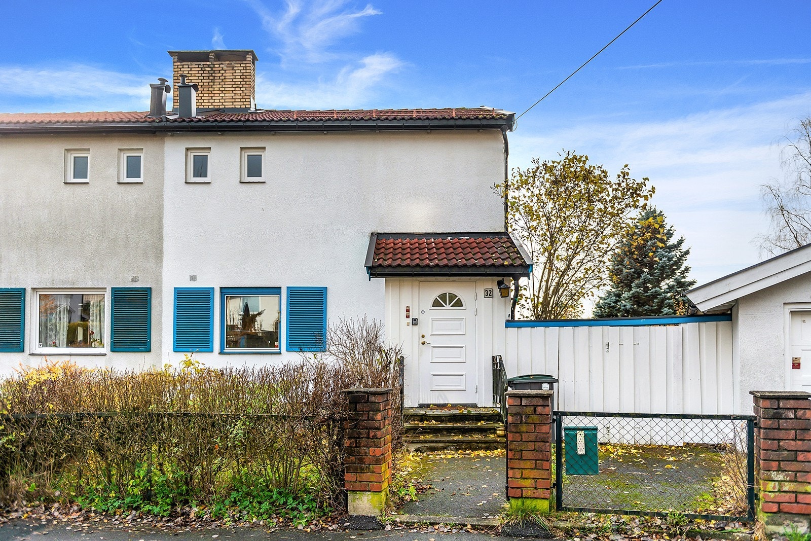 En meget innholdsrik bolig over 3 plan med spennende arkitektur og stort potensial. Galleribilde