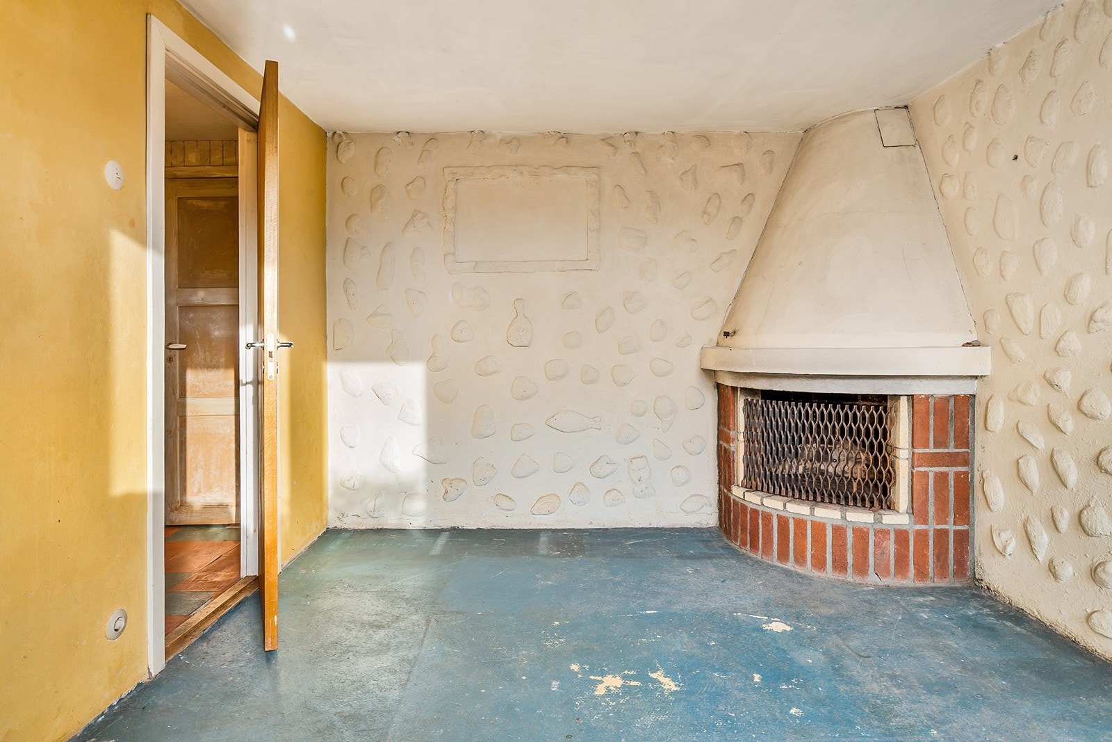 Det er også peis i kjelleretasjen. Galleribilde