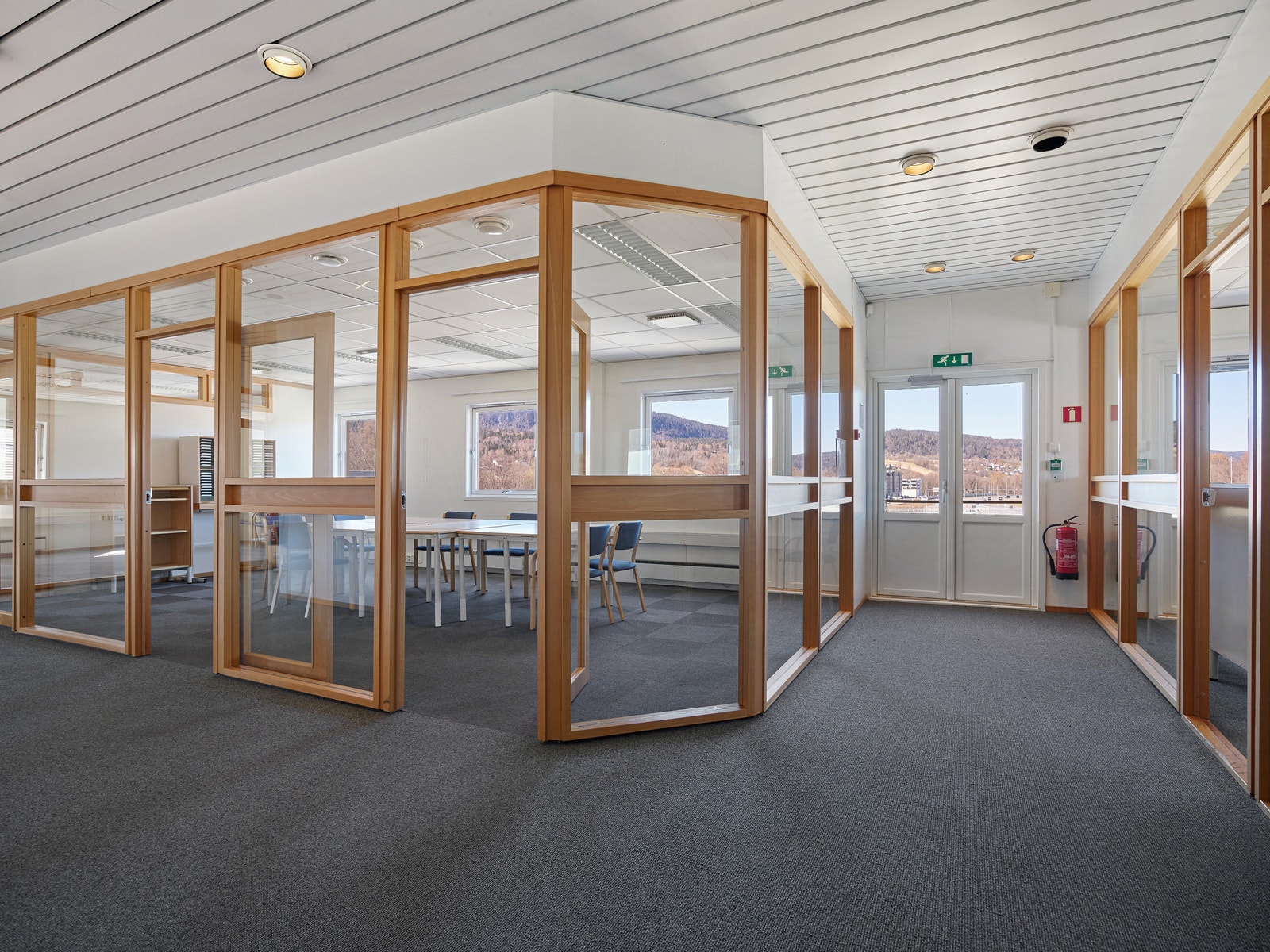 God kombinasjon av møterom og kontorer. Galleribilde