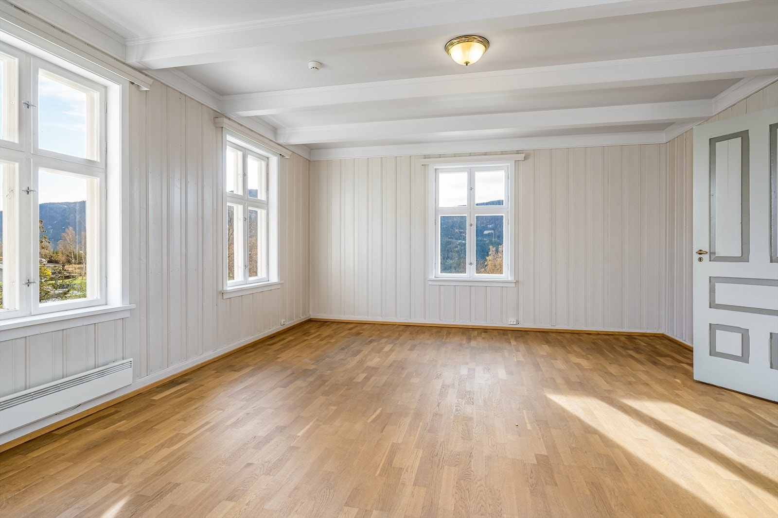 Stue/spisestue i tilknytning til kjøkkenet. Galleribilde
