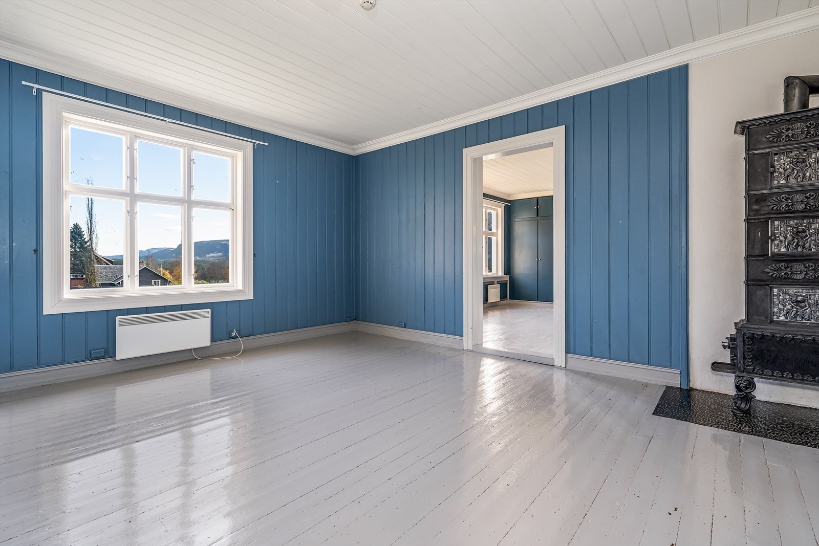 Disponibelt rom med flott og detaljrik etasjeovn. Galleribilde