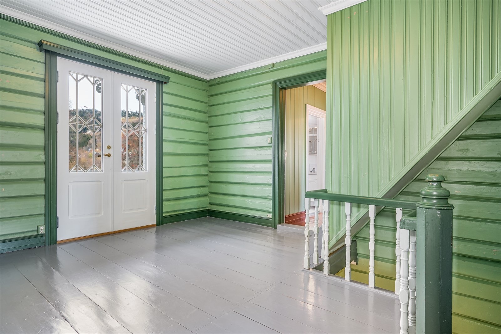 Trappegang i 2.etasje med utgang til balkong. Galleribilde
