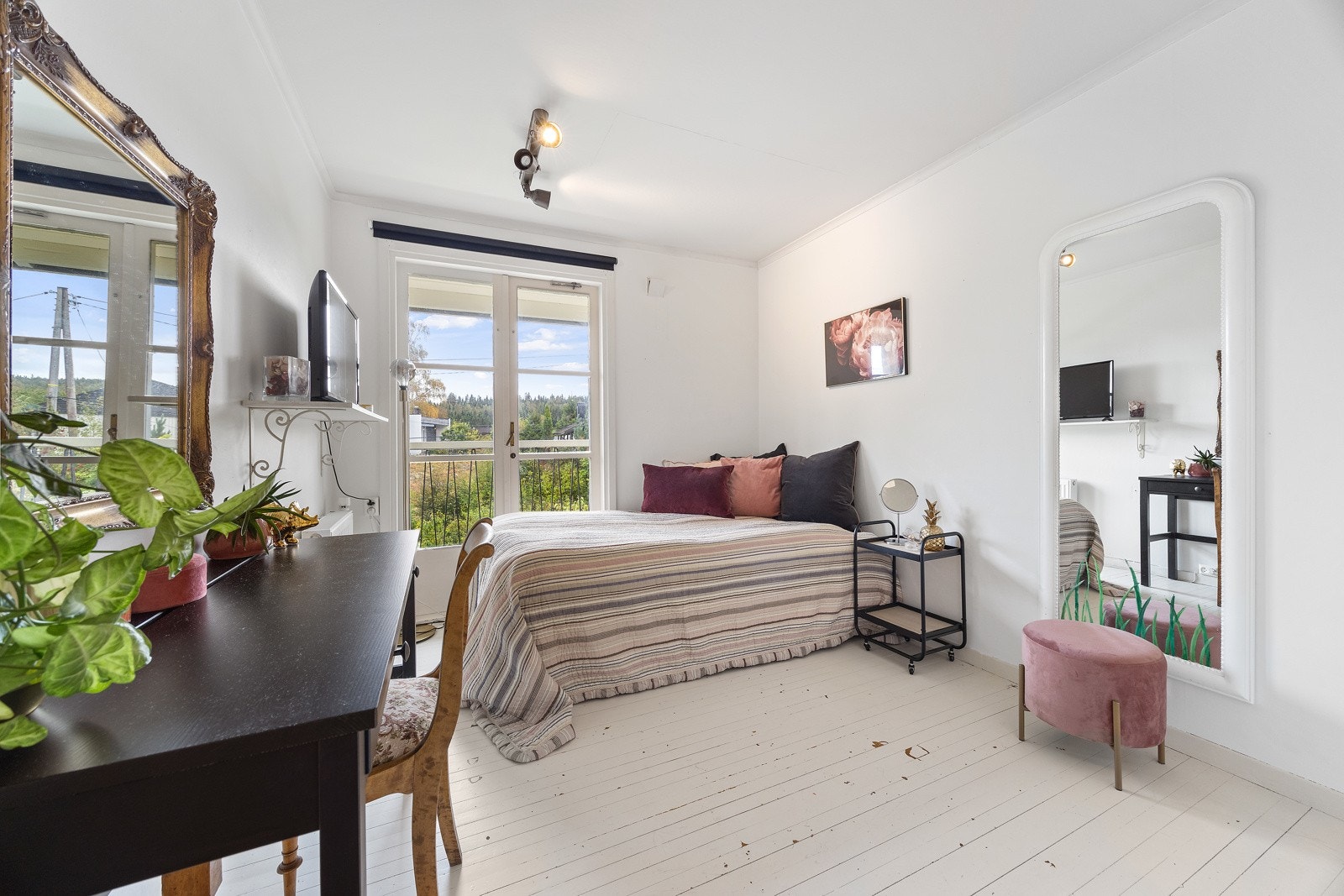 Soverom 5 - 2.etasje - utgang til balkong Galleribilde