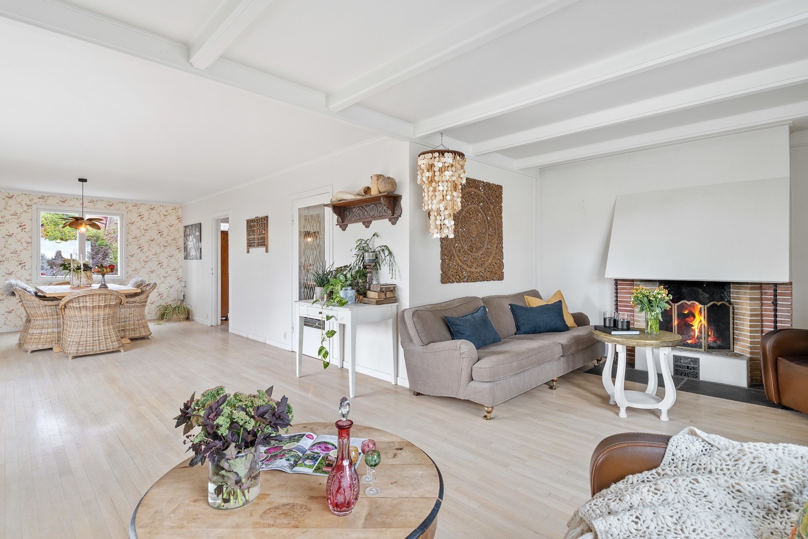 Stor stue med plass til salong og spisestue Galleribilde