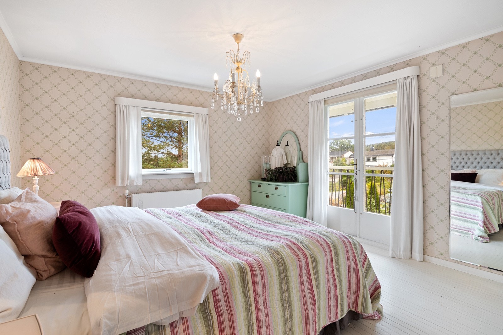 Soverom 3 i 2.etasje med utgang til balkong Galleribilde