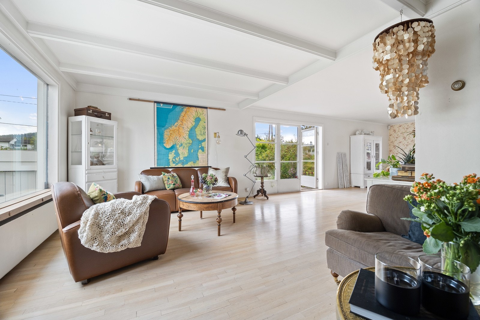 Stuen har godt med naturlig lys Galleribilde