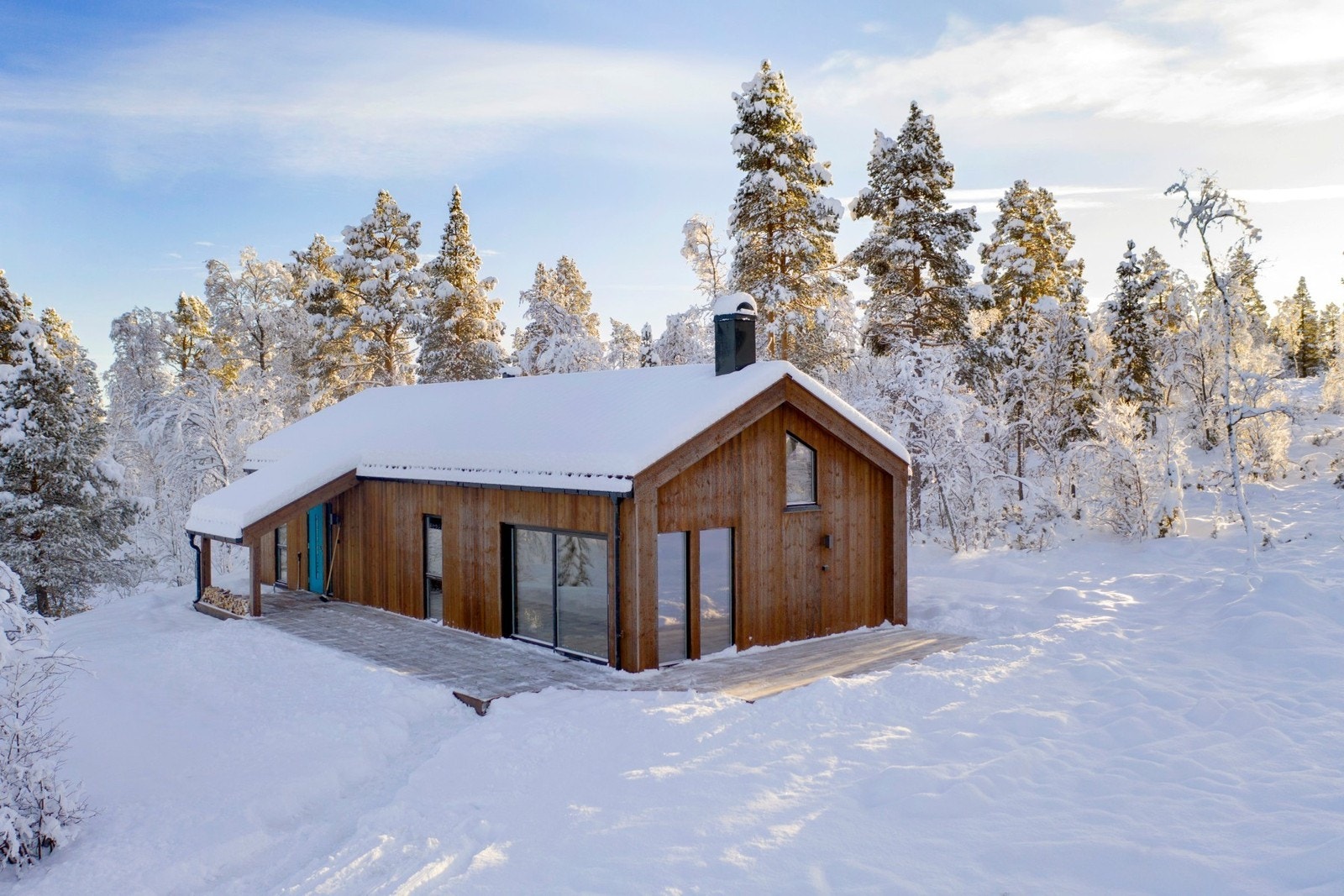 Bildene av Trolløtta er fra et tidligere oppført Sande-prosjekt. Galleribilde