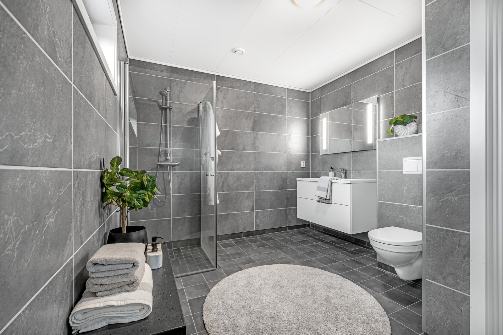 Bad i 2.etasje er 8,1 kvm, TG0 i tilstandsrapport. Galleribilde