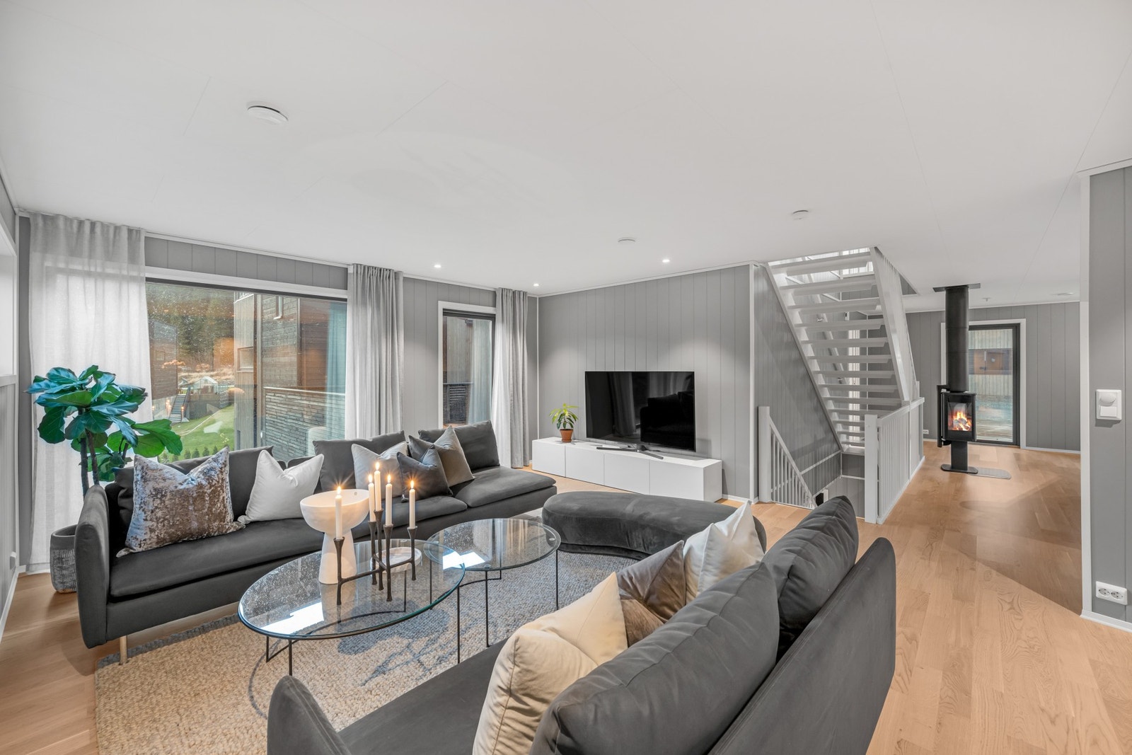 Delikat stue med god plass til sittegruppe og er lett å innrede. Galleribilde