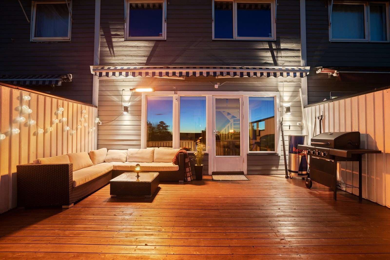 Her er det god plass til både sofagruppe og spisebord. Galleribilde