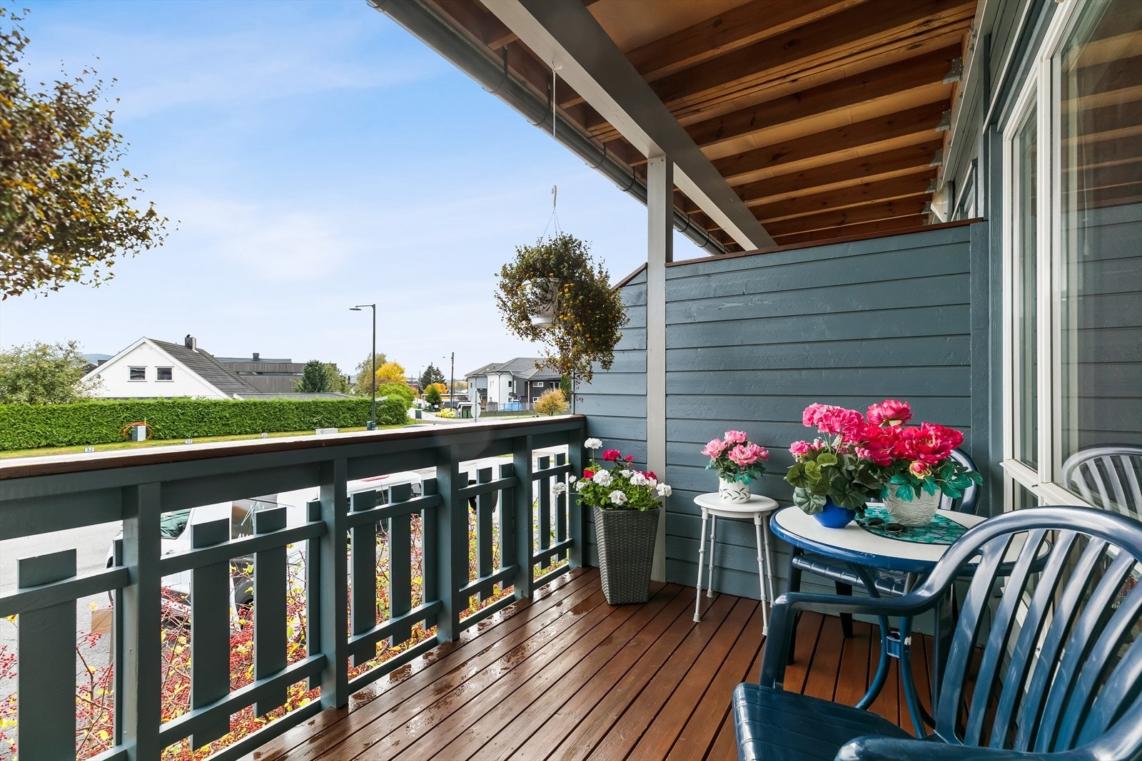 Det er god plass til utemøblement og beplanting. Det er tillatt med elektrisk- eller gassgrill. Galleribilde