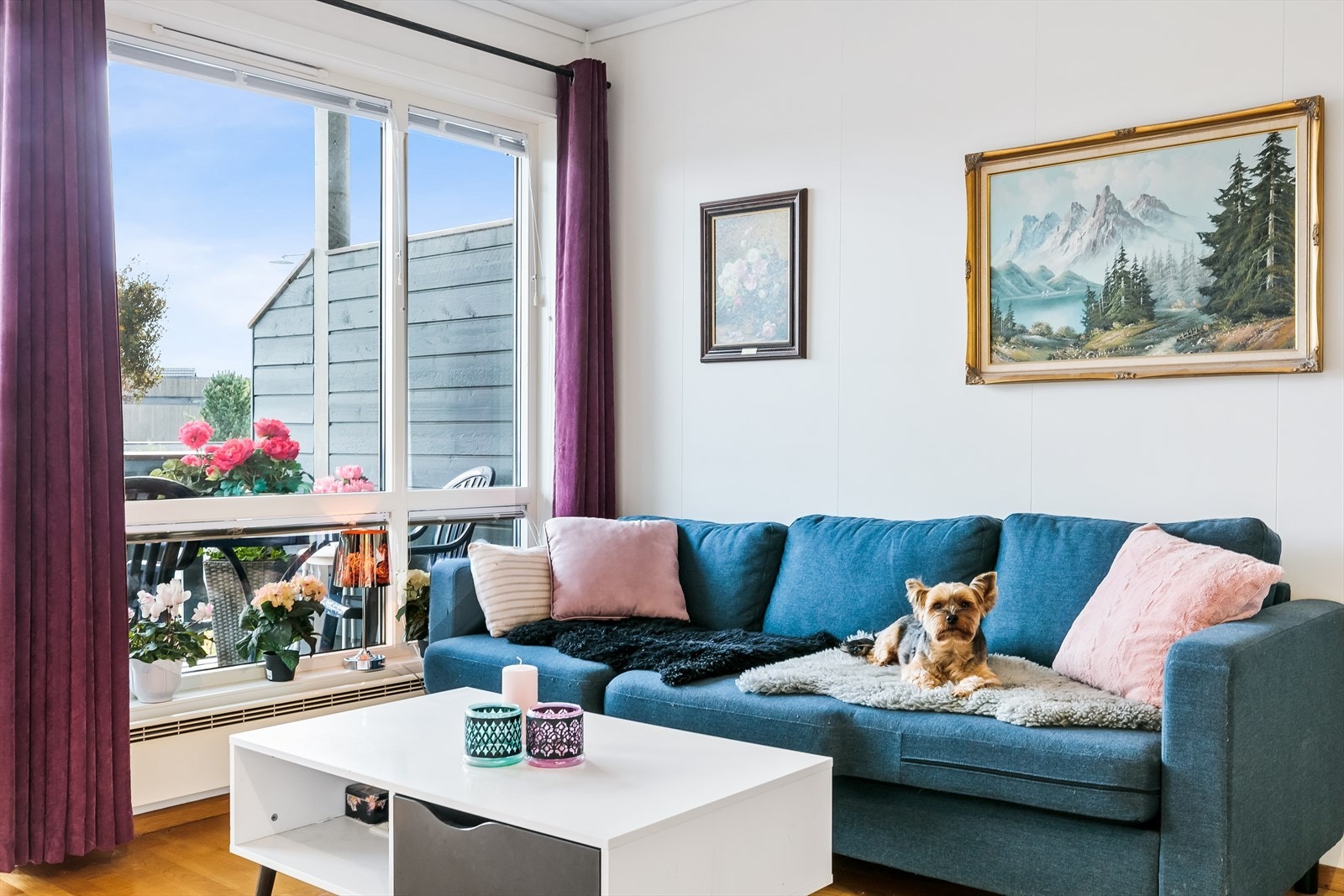 Stuen har en god utforming, som gjør det lett å innrede etter eget ønske. Galleribilde