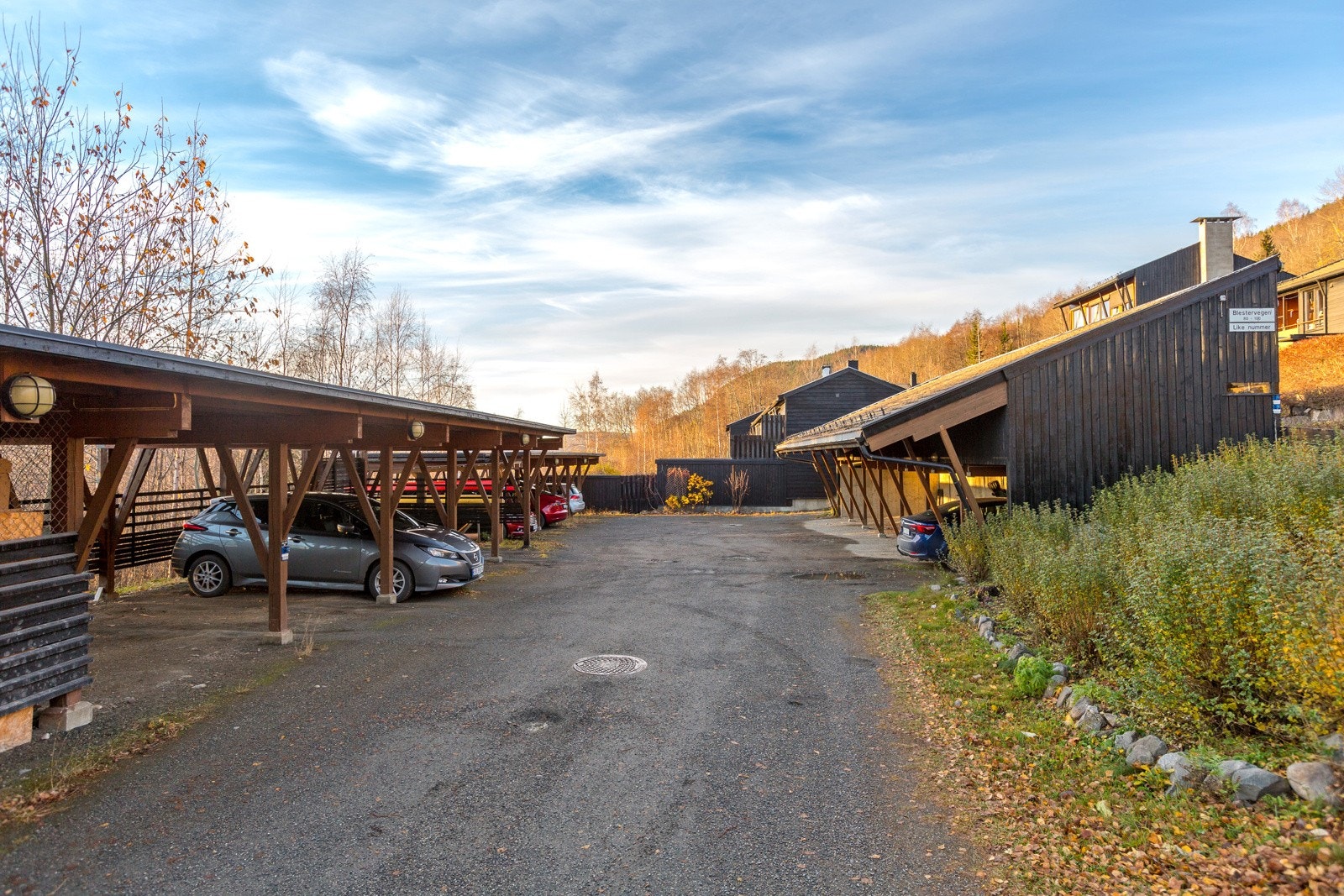 Carport i fellesanlegg Galleribilde