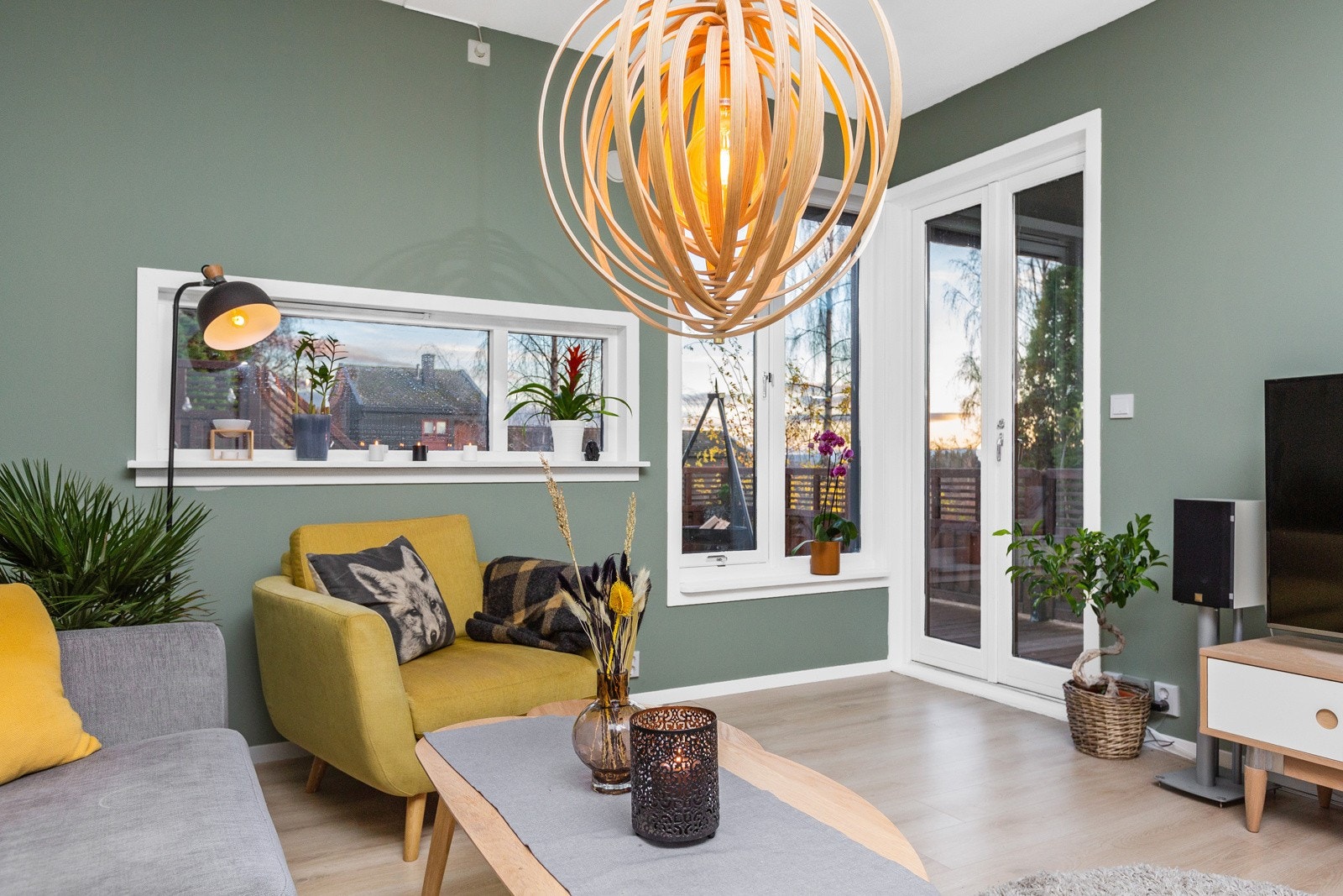 Utgang til store terrassearealer Galleribilde