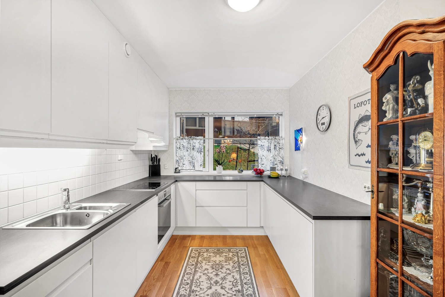 Delikat kjøkkeninnredning fra Sigdal, med over- og underskap. Galleribilde