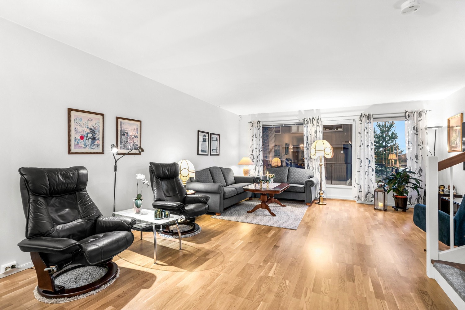 Boligen har IN-ordning (individuell nedbetaling av andel fellesgjeld). Kjøper kan nedbetale hele eller deler av fellesgjelden og dette vil umiddelbart redusere mnd. felleskostnadene. Galleribilde