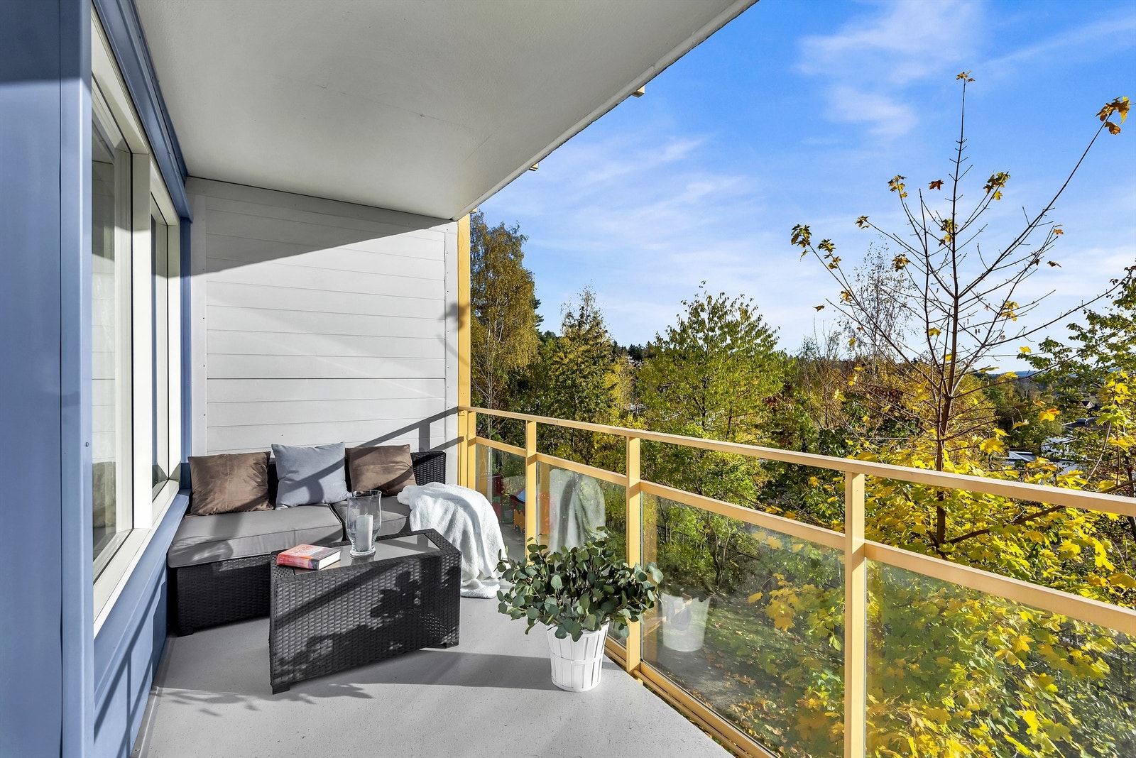 Balkongen er hyggelig sted å kunne oppholde seg om sommeren. Galleribilde