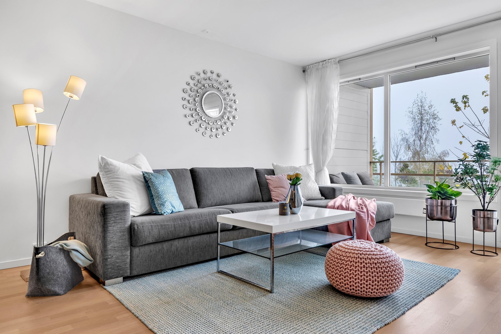 Praktisk 2-roms med balkong og god planløsning. Heis. Pent oppusset 2013. Galleribilde