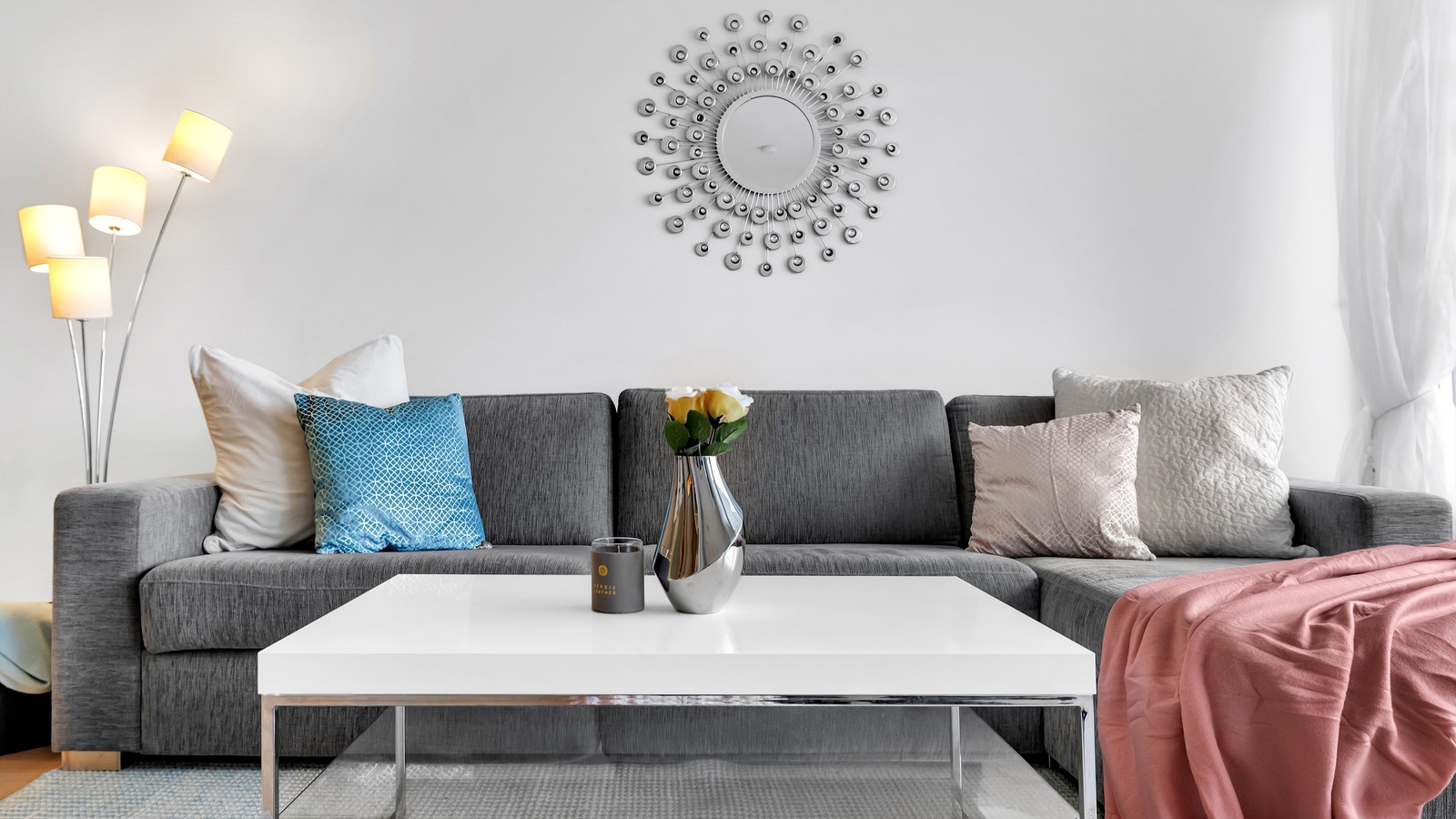 Leiligheten har en gjennomgående god planløsning og består av entré, stue/kjøkken, bad og soverom. Galleribilde